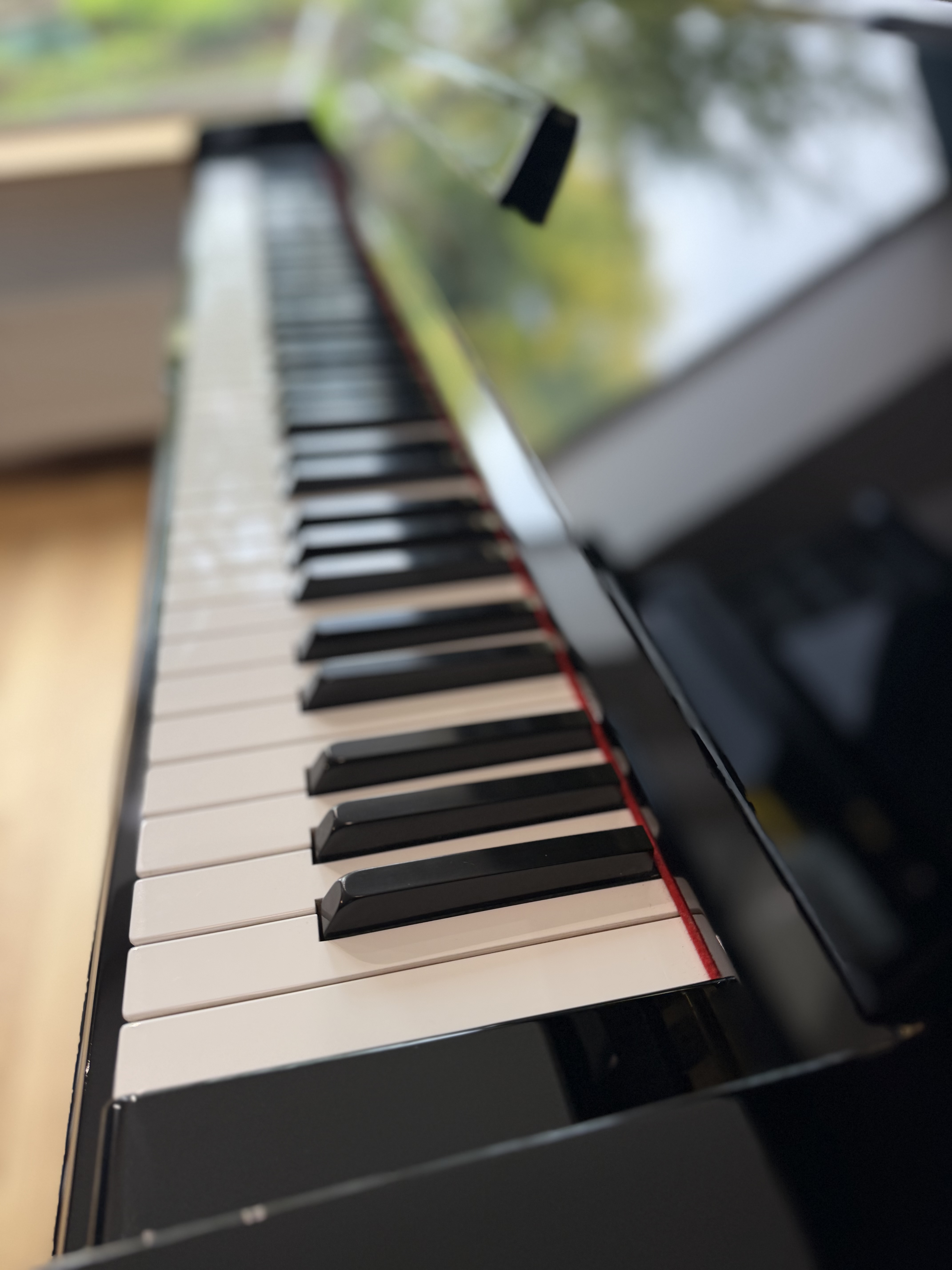 Yamaha UX1 Klavier