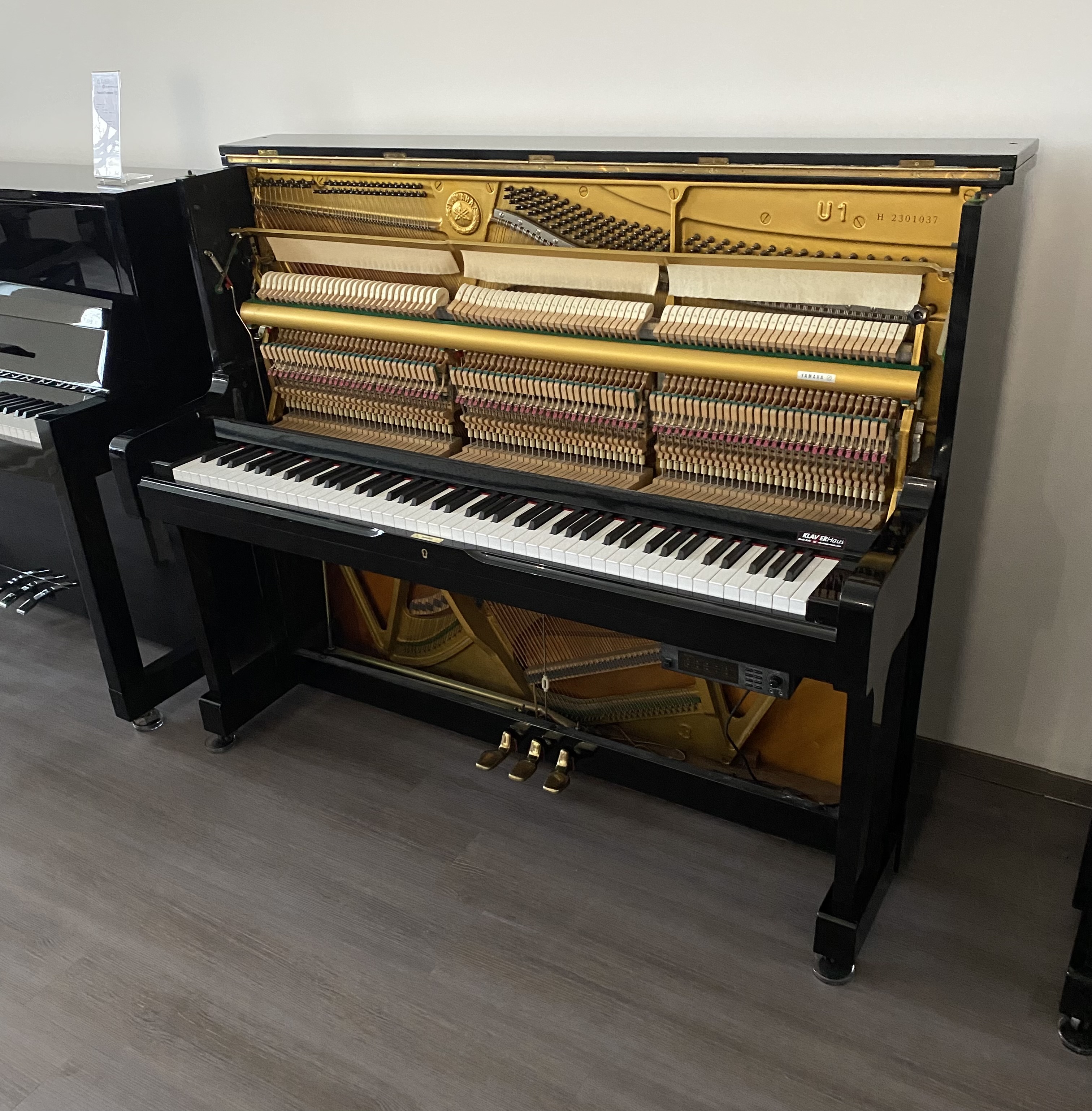 Yamaha U1H Silent Klavier