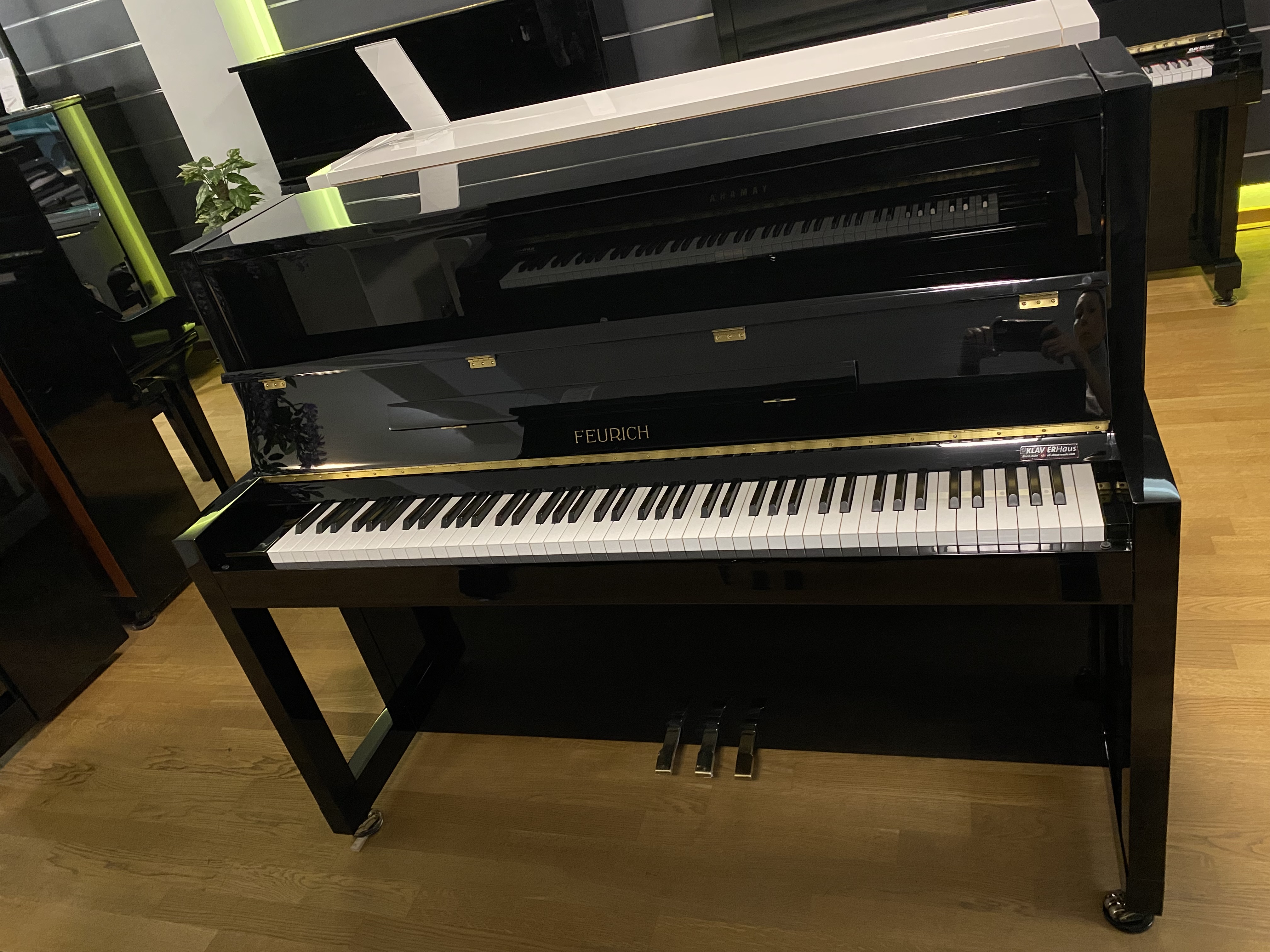 Feurich 115 Premiere Klavier