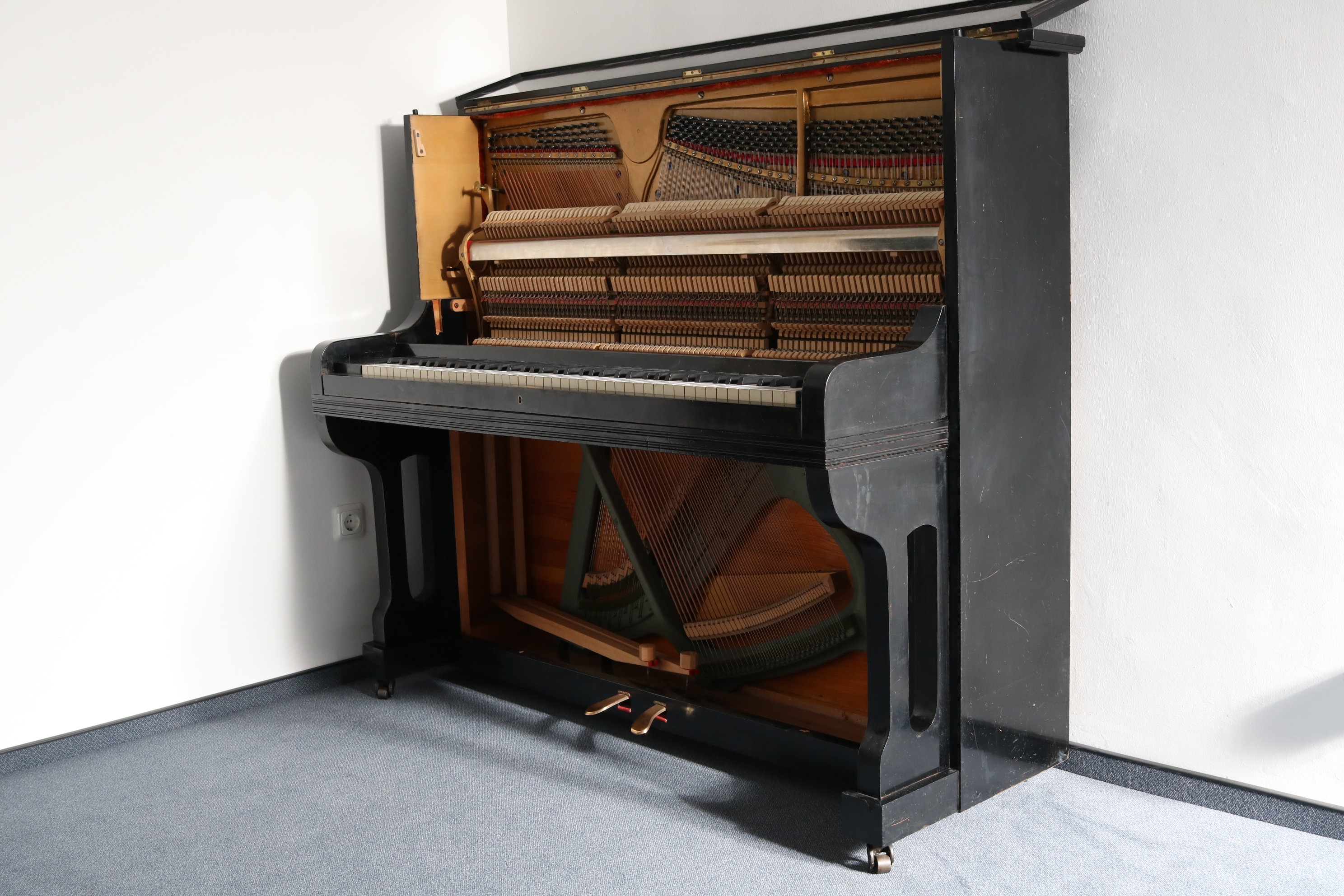 Emil Trübger Klavier