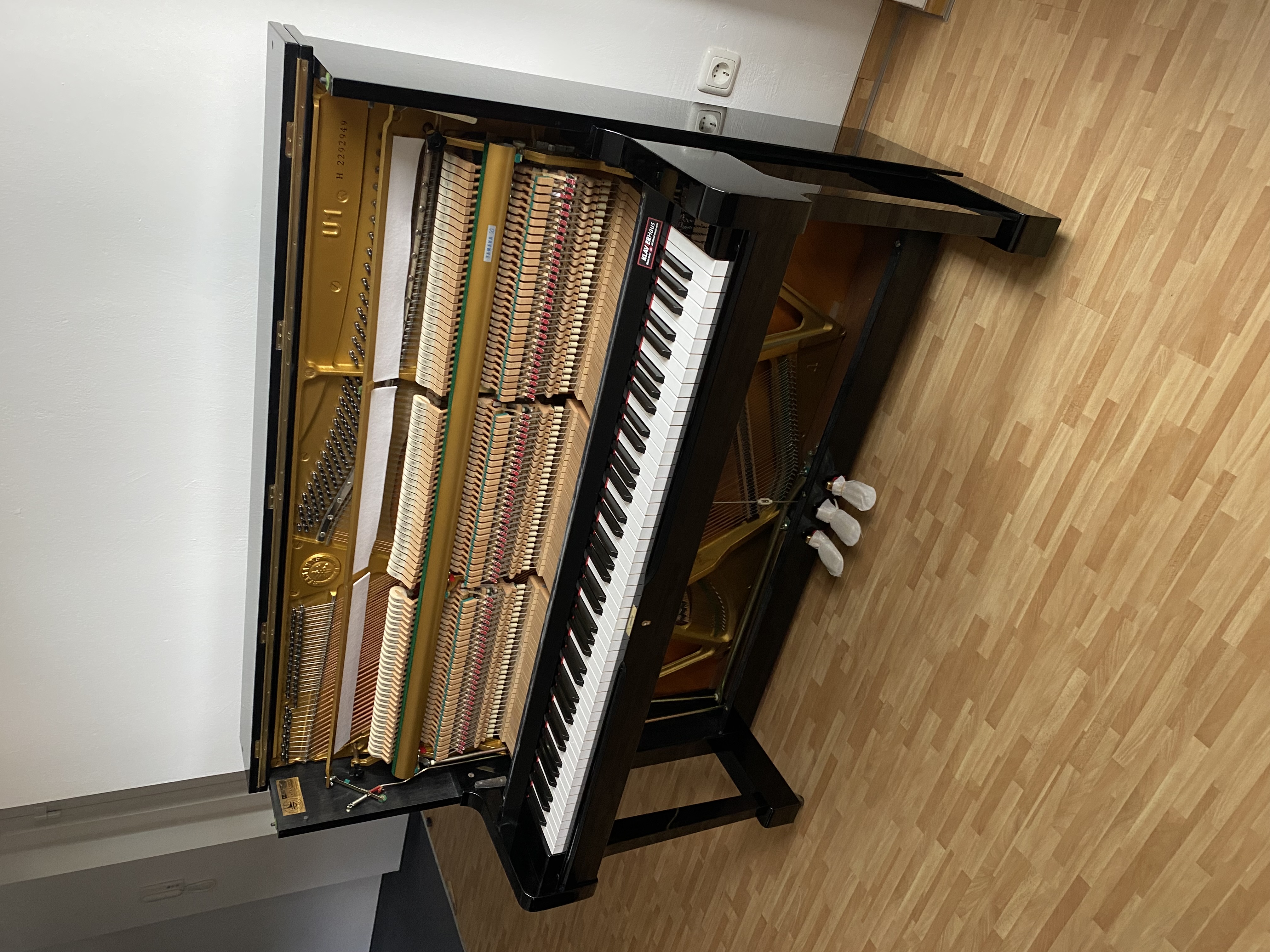 Yamaha U1 H Klavier