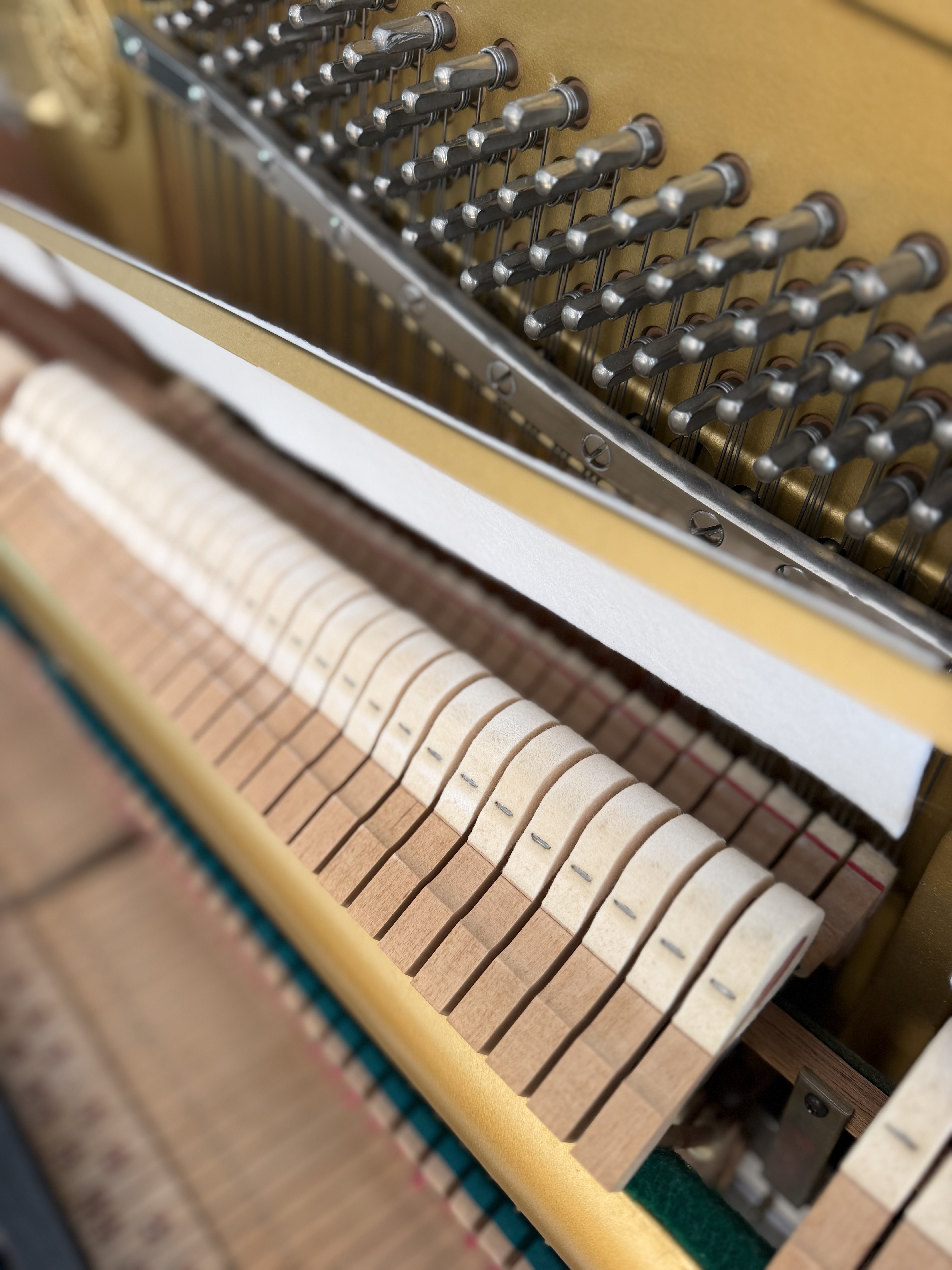 Yamaha UX1 Klavier