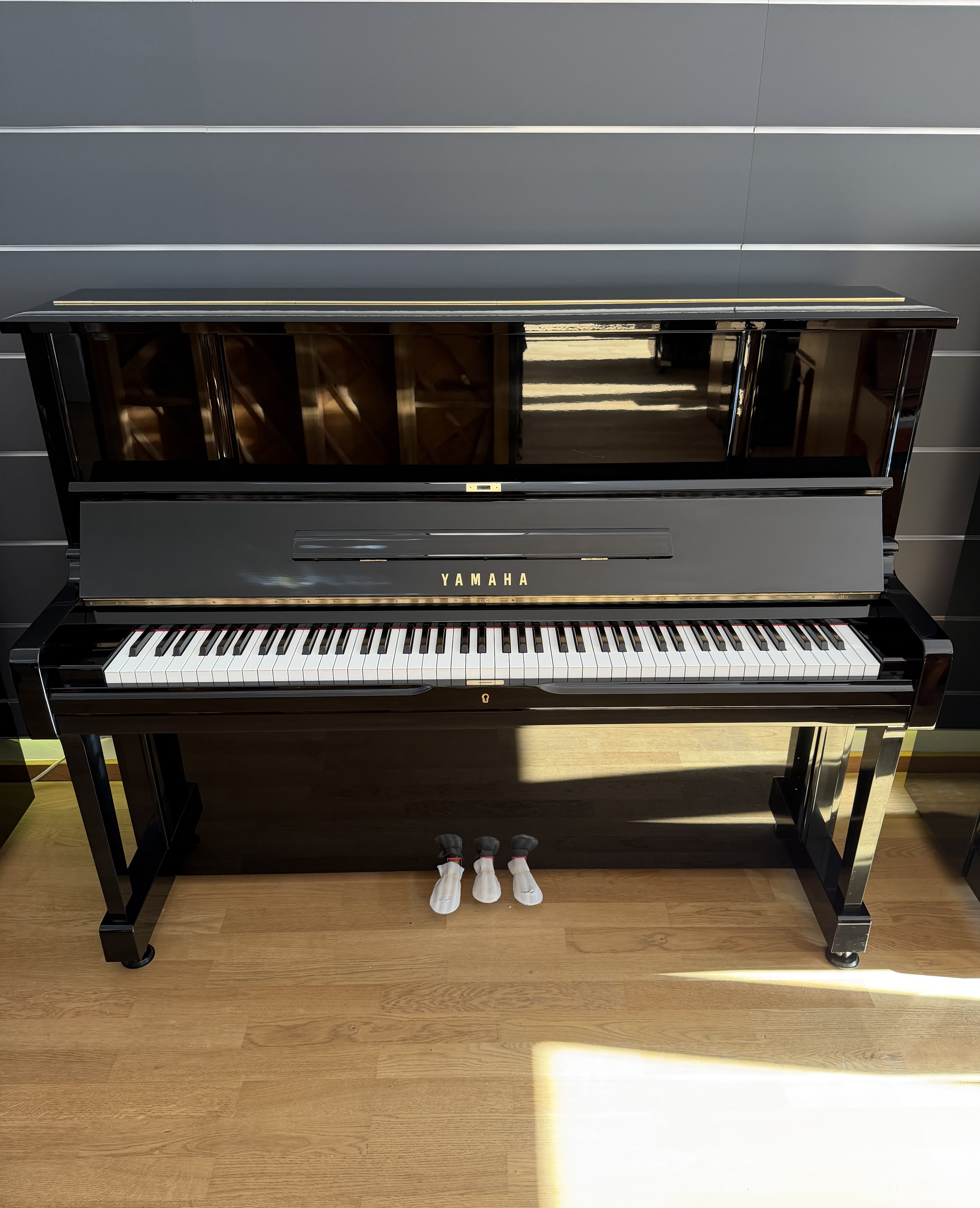 Yamaha UX1 Klavier