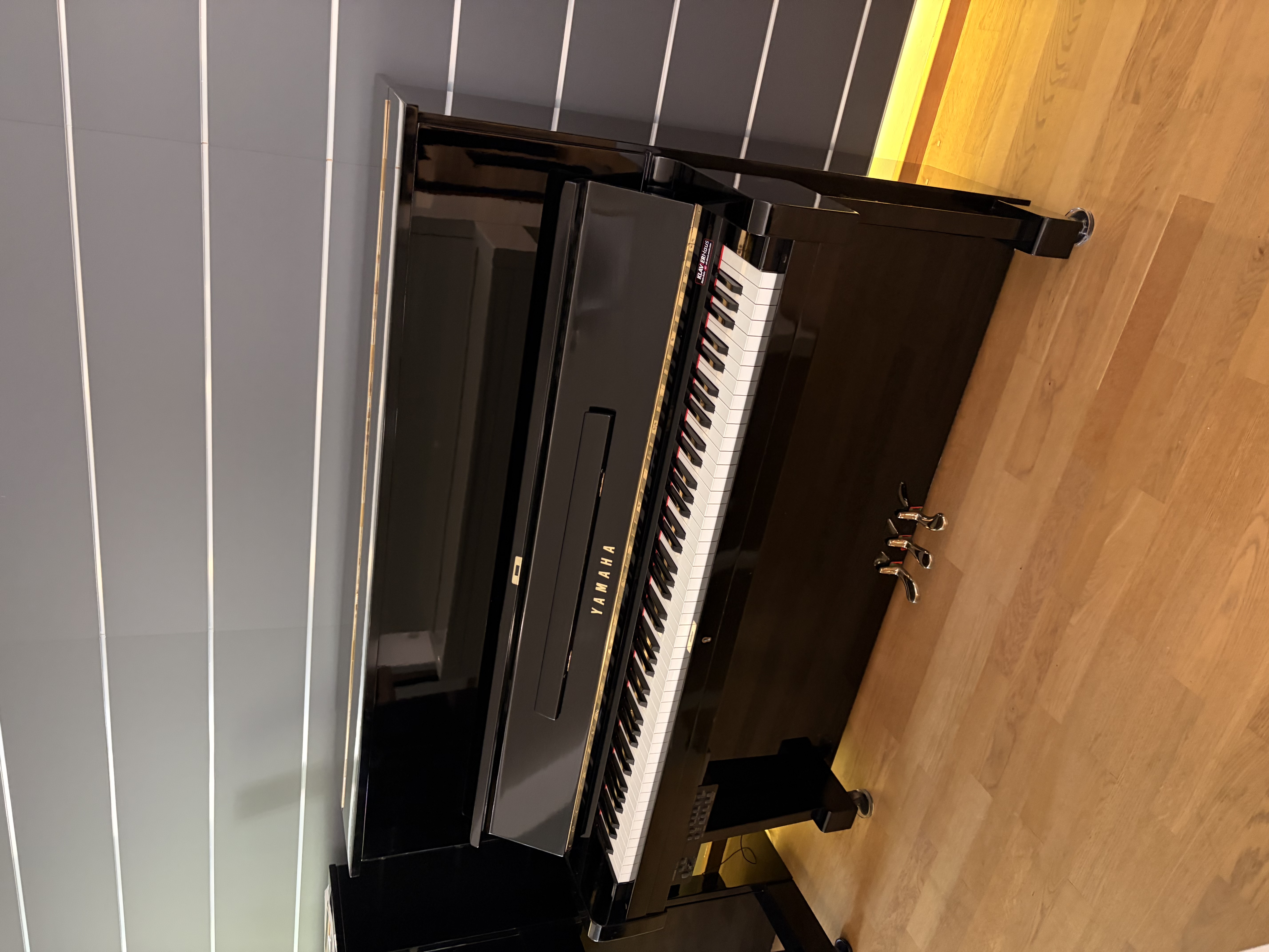 Yamaha U1E Silent Klavier