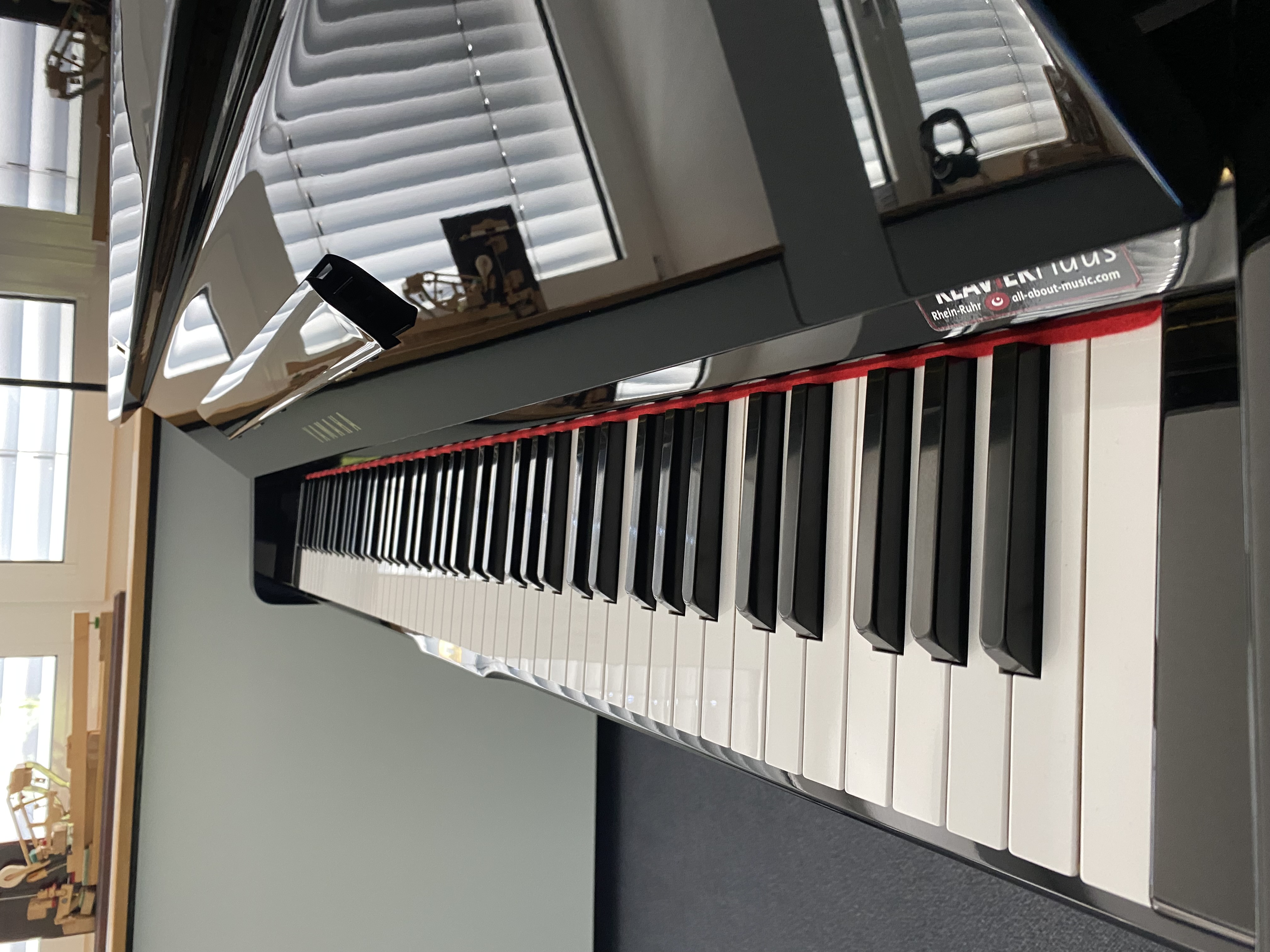 Yamaha U1A Klavier