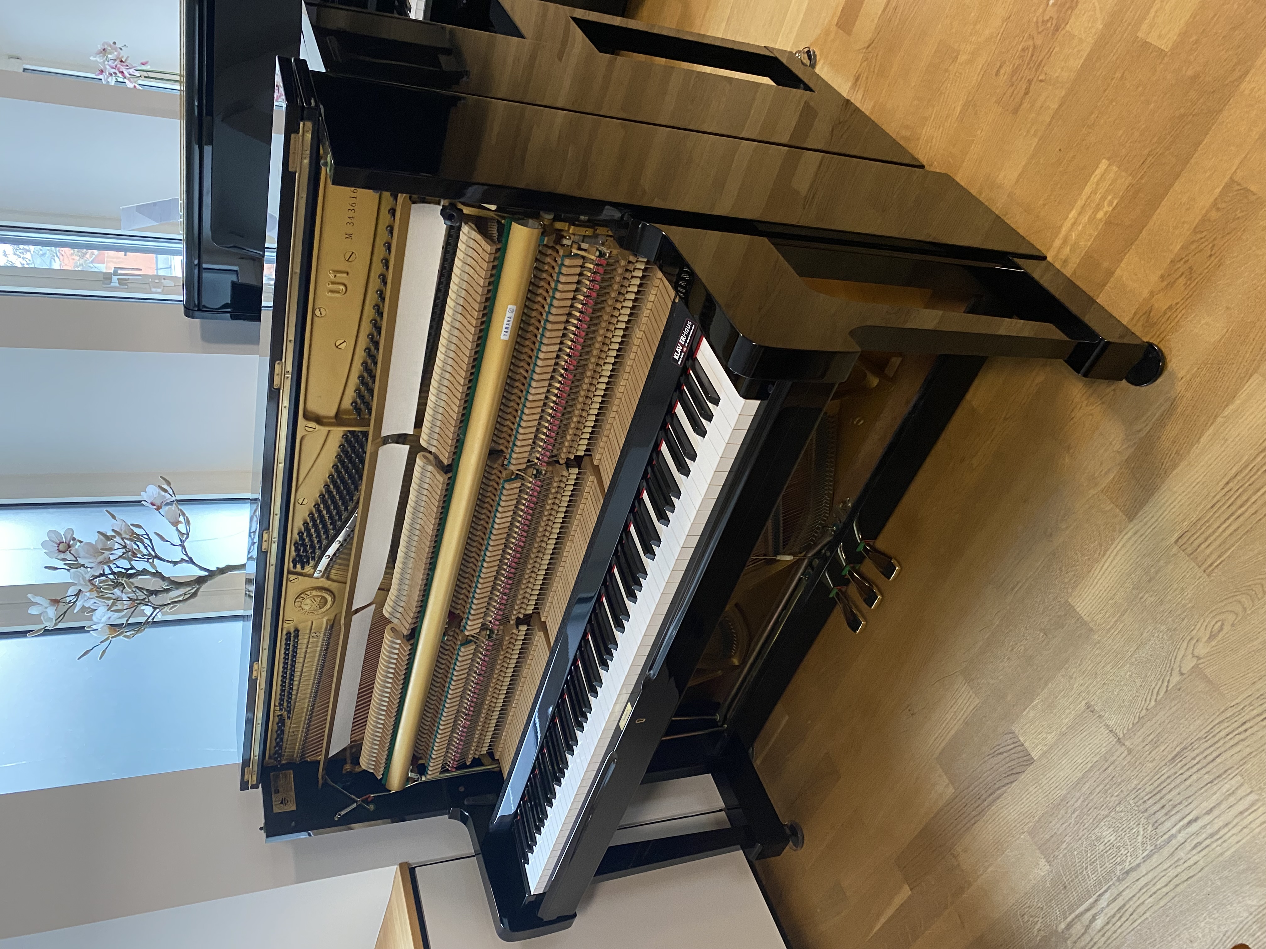 Yamaha U1M Klavier