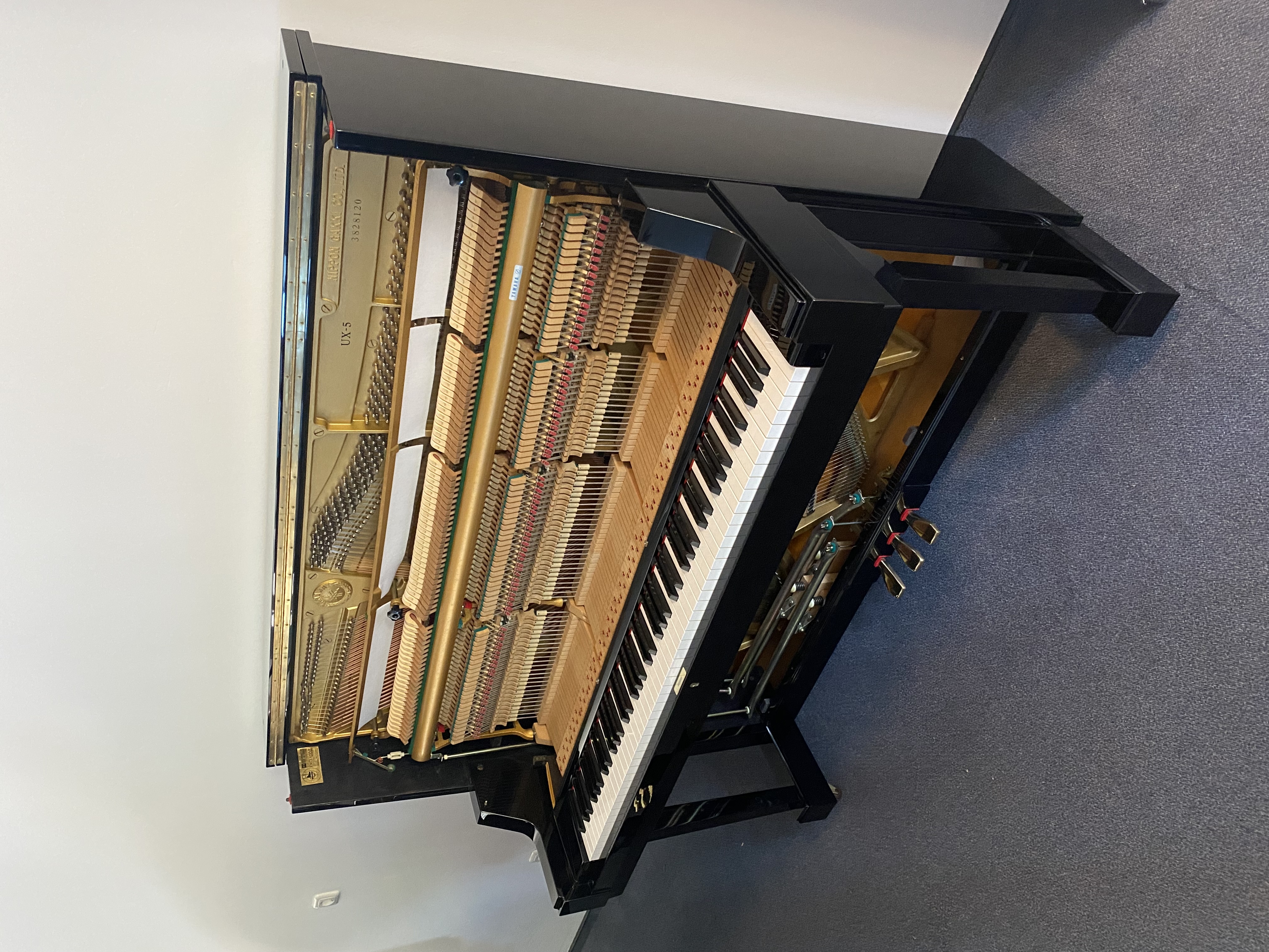 Yamaha UX5 Klavier