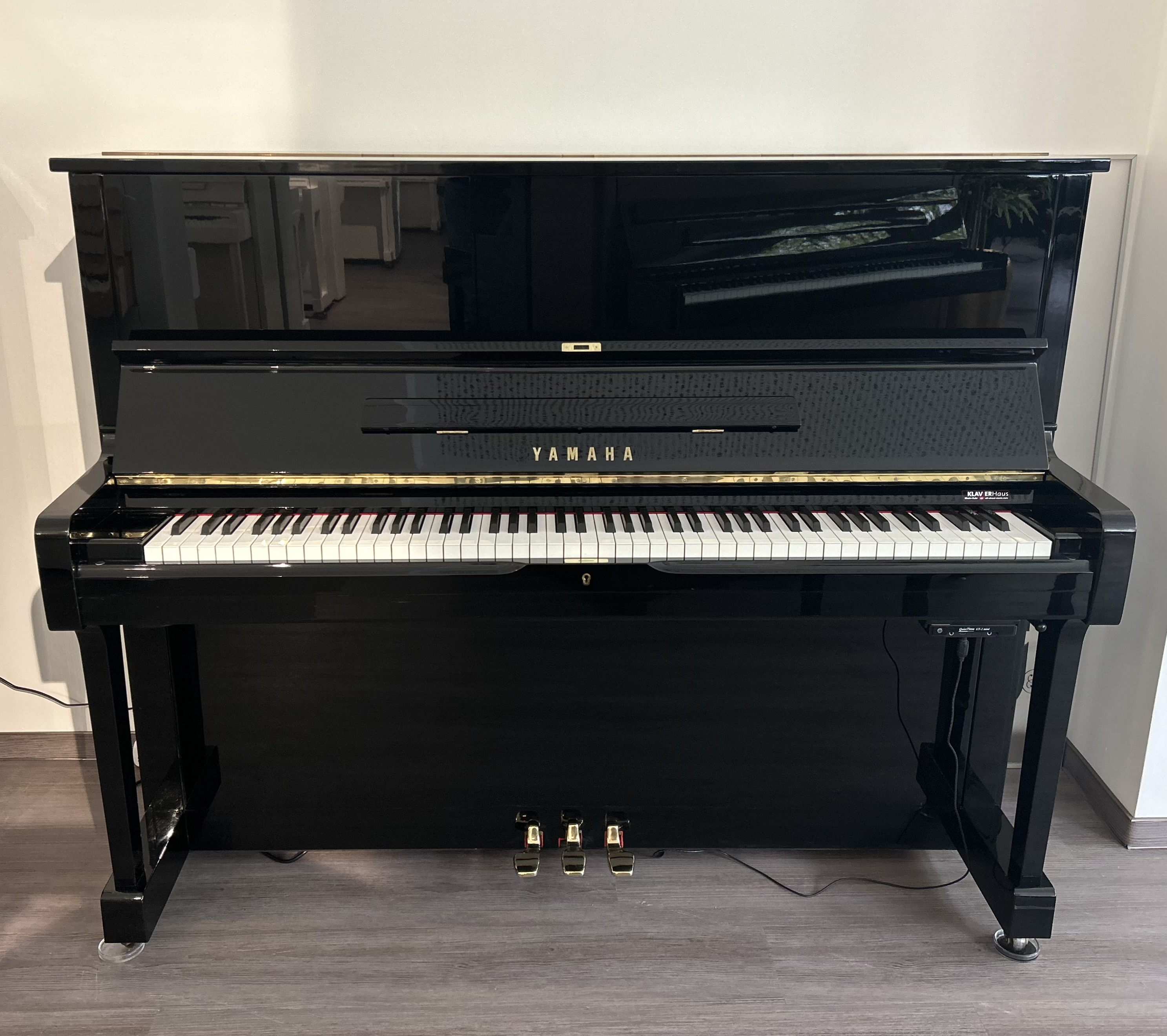 Yamaha U1H Silent Klavier