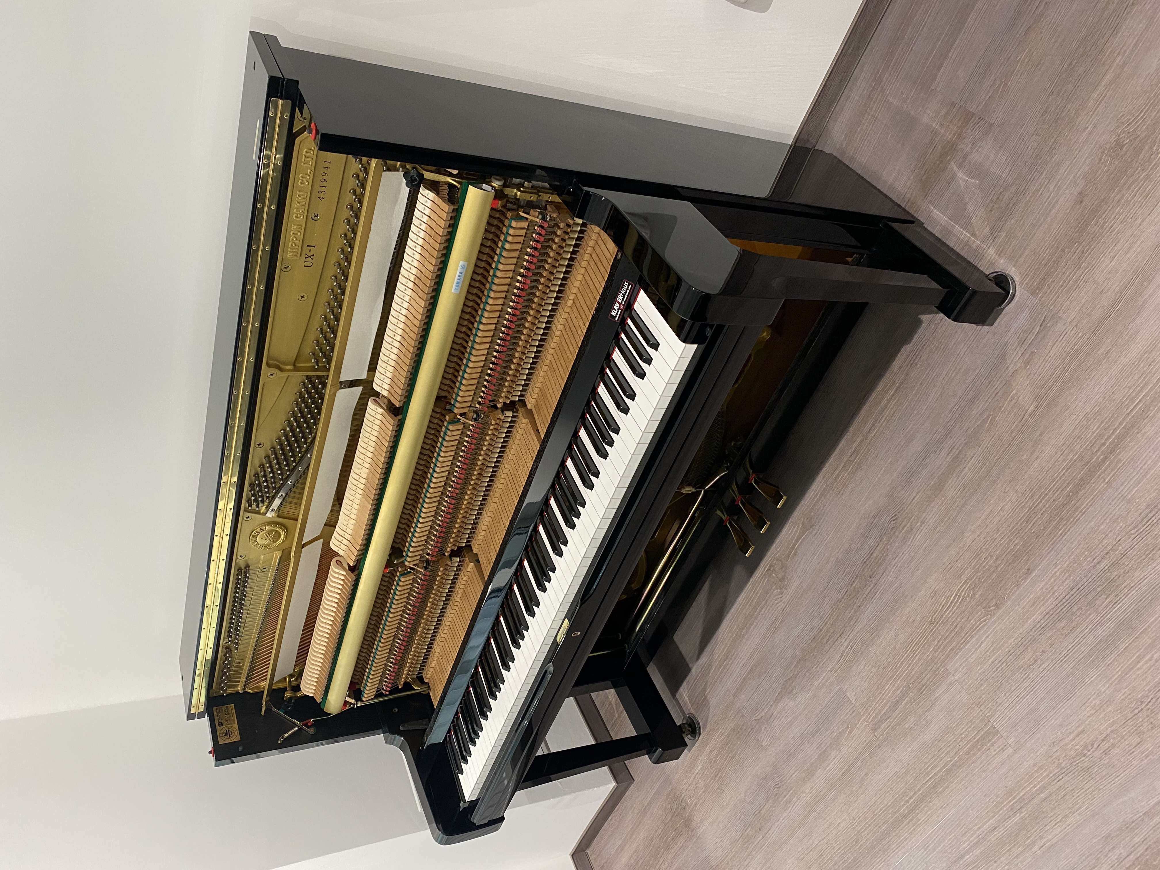 Yamaha UX1 Klavier
