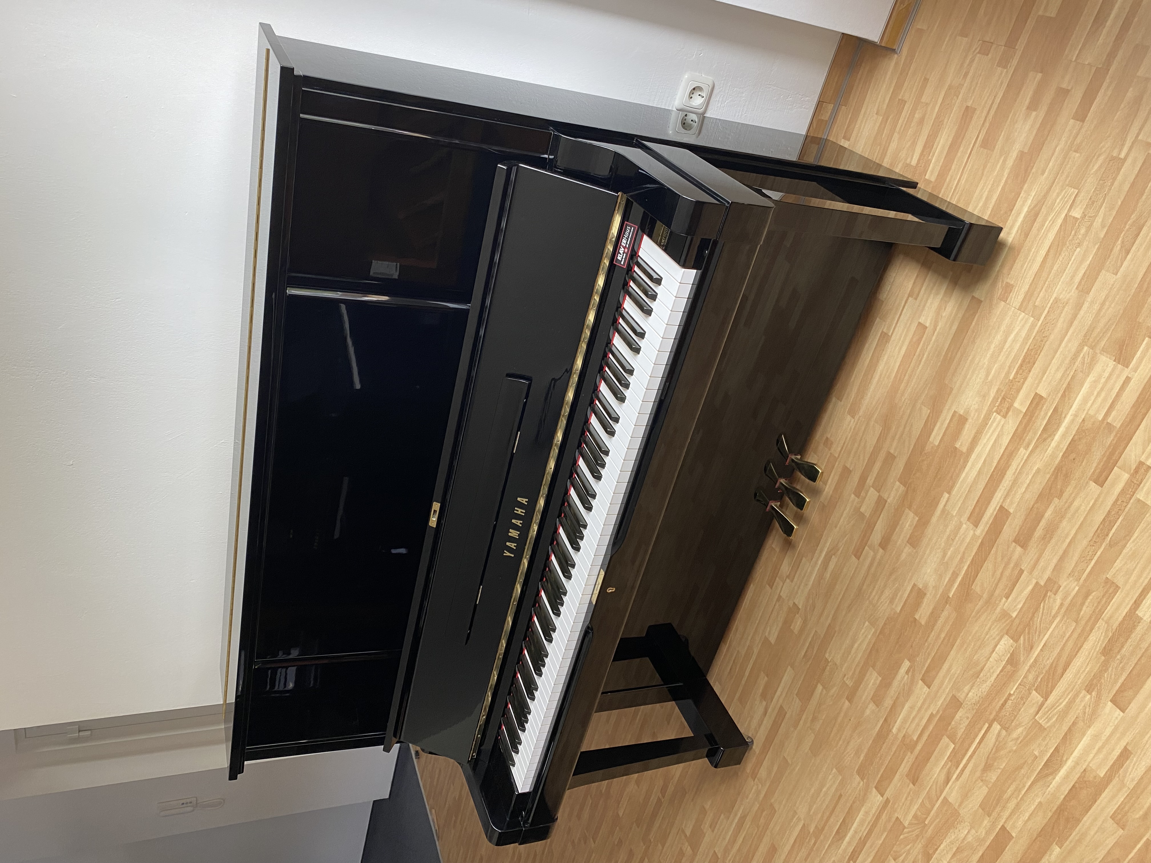 Yamaha UX3 Klavier