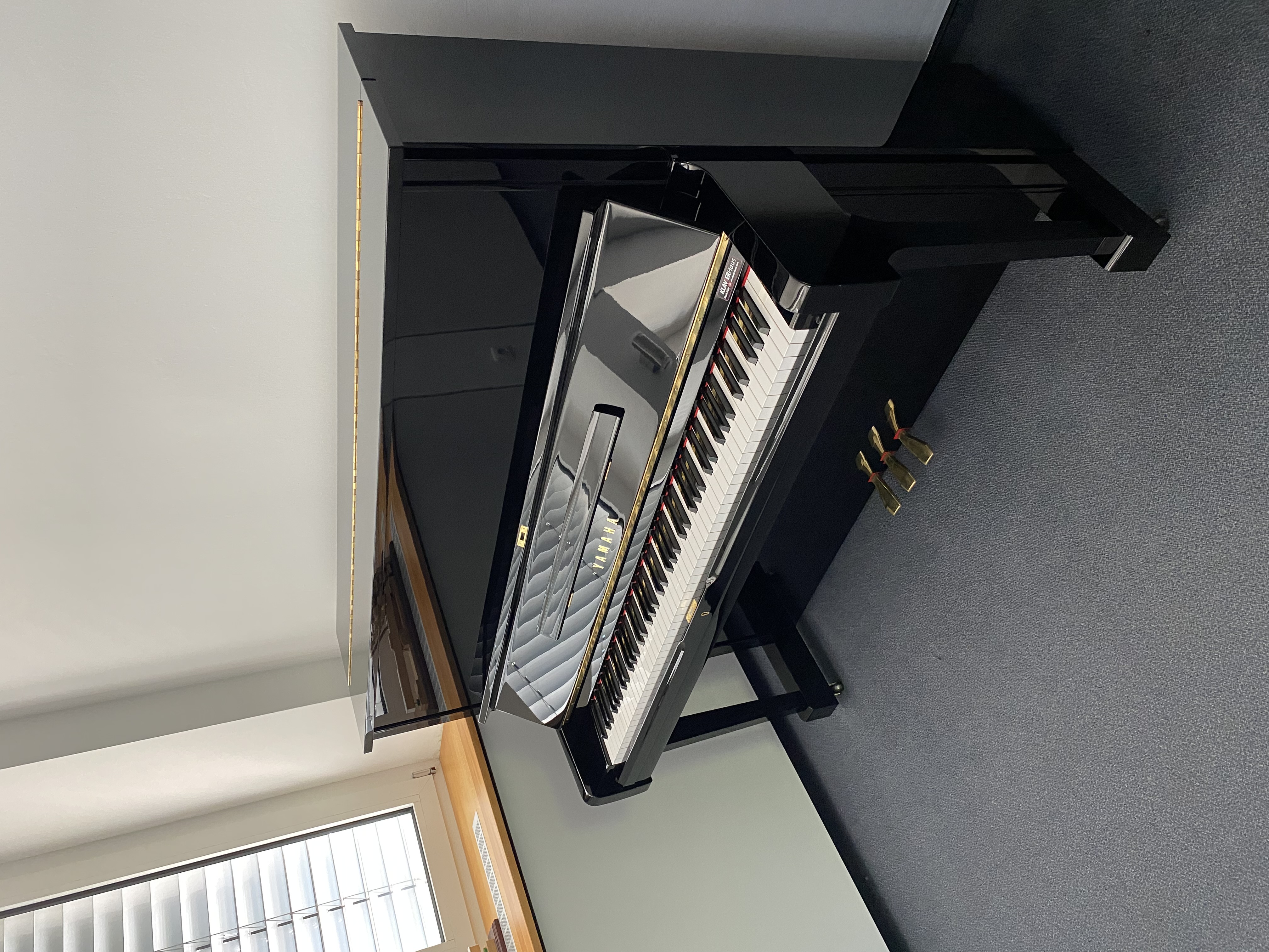 Yamaha U1A Klavier