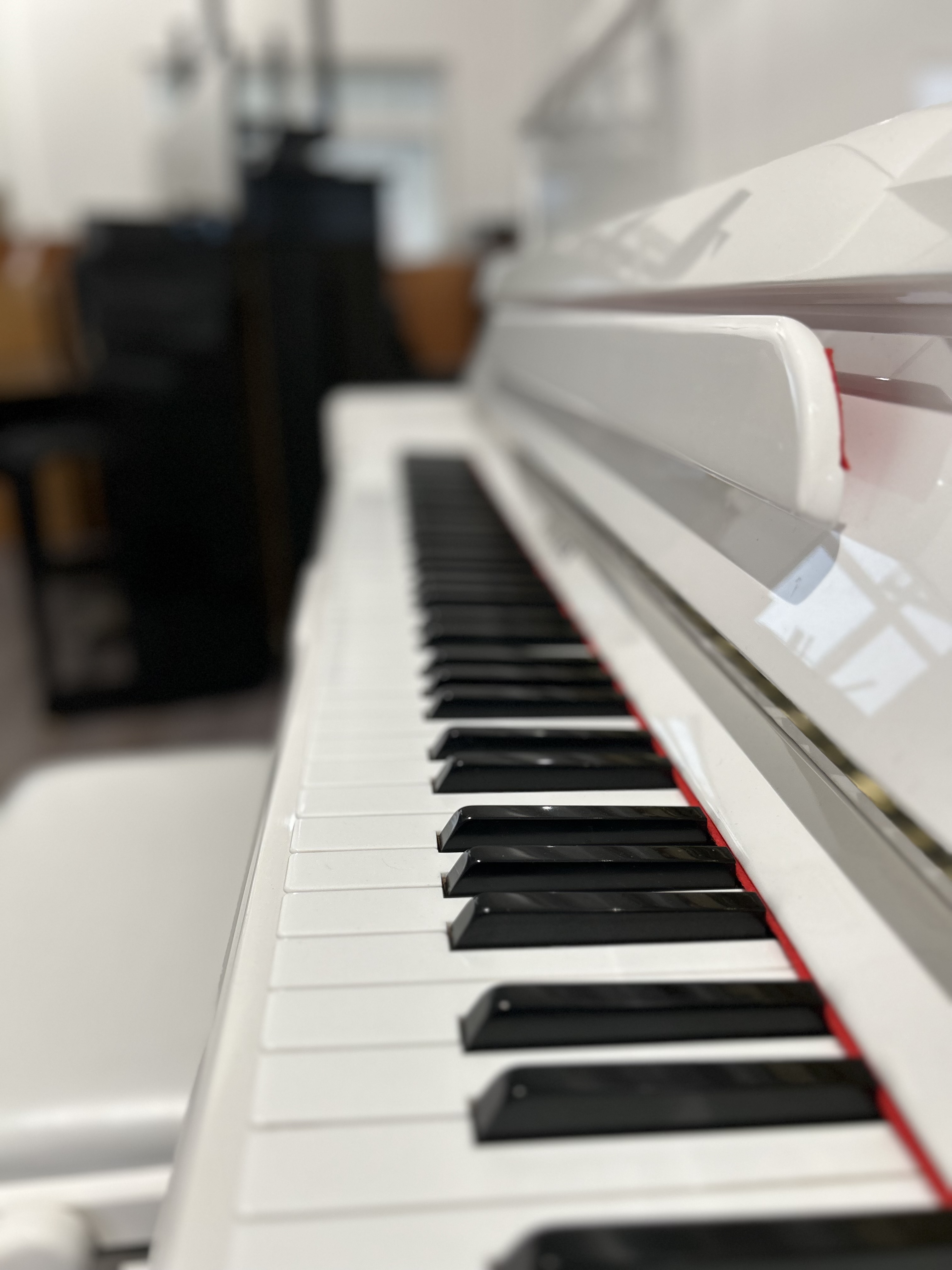 Hohner Klavier HP-116 weiß poliert