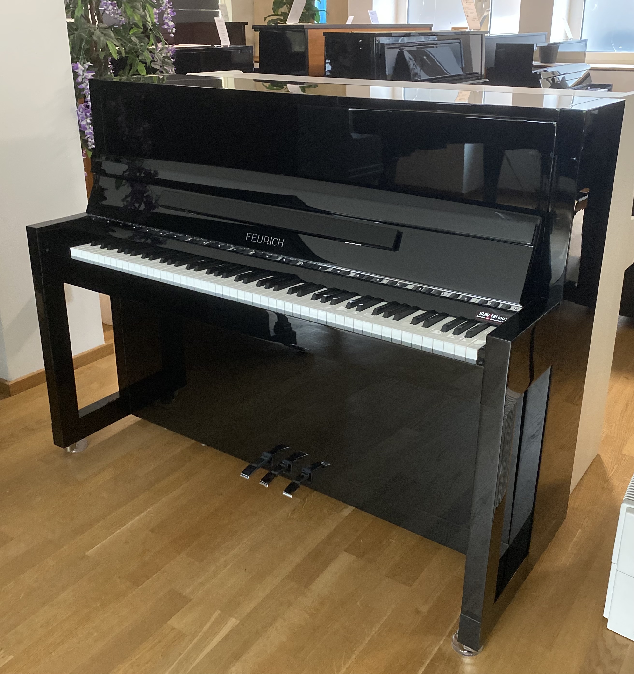 Feurich 115 Premiere Klavier
