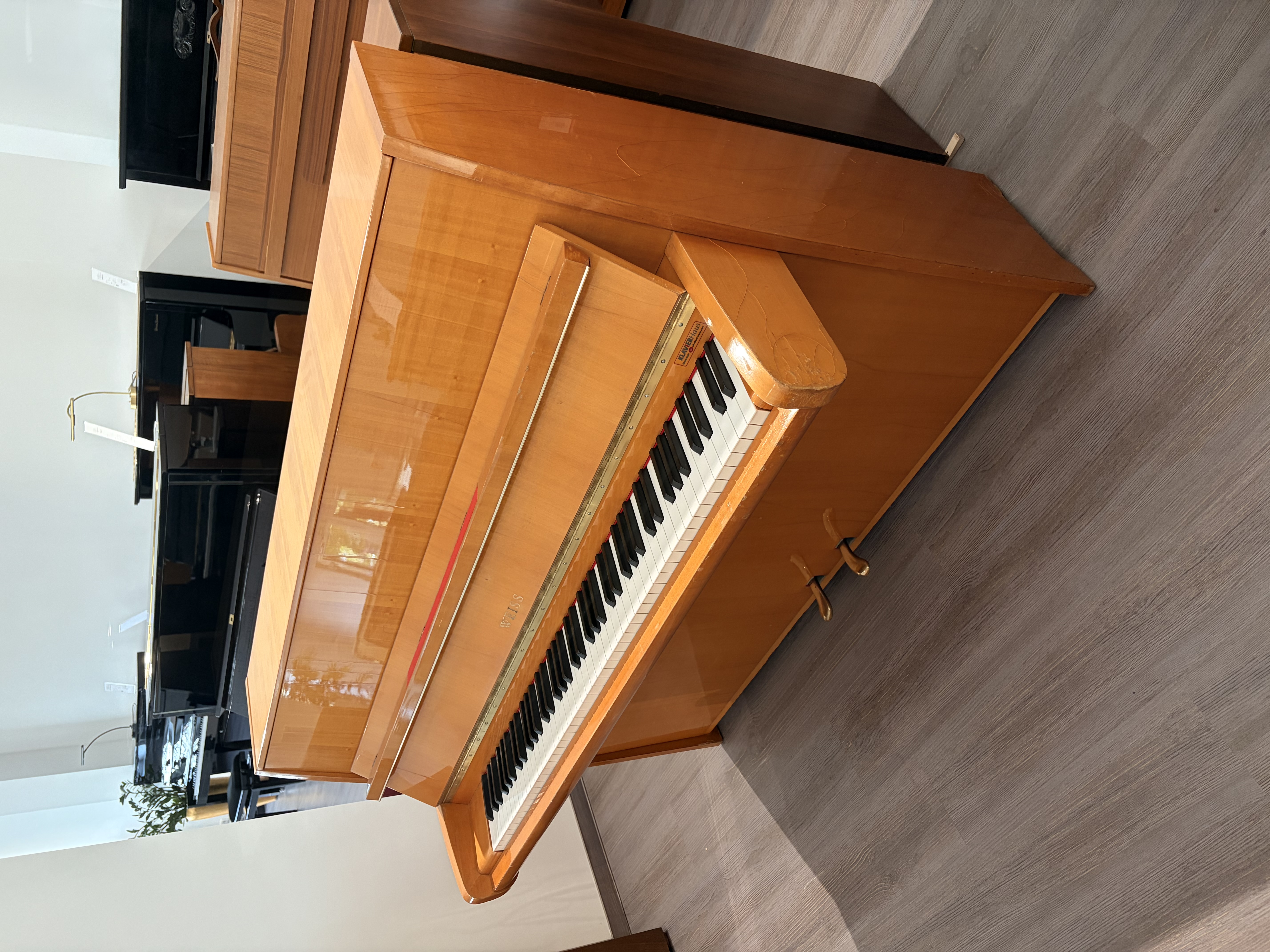 Weiss M110 Klavier