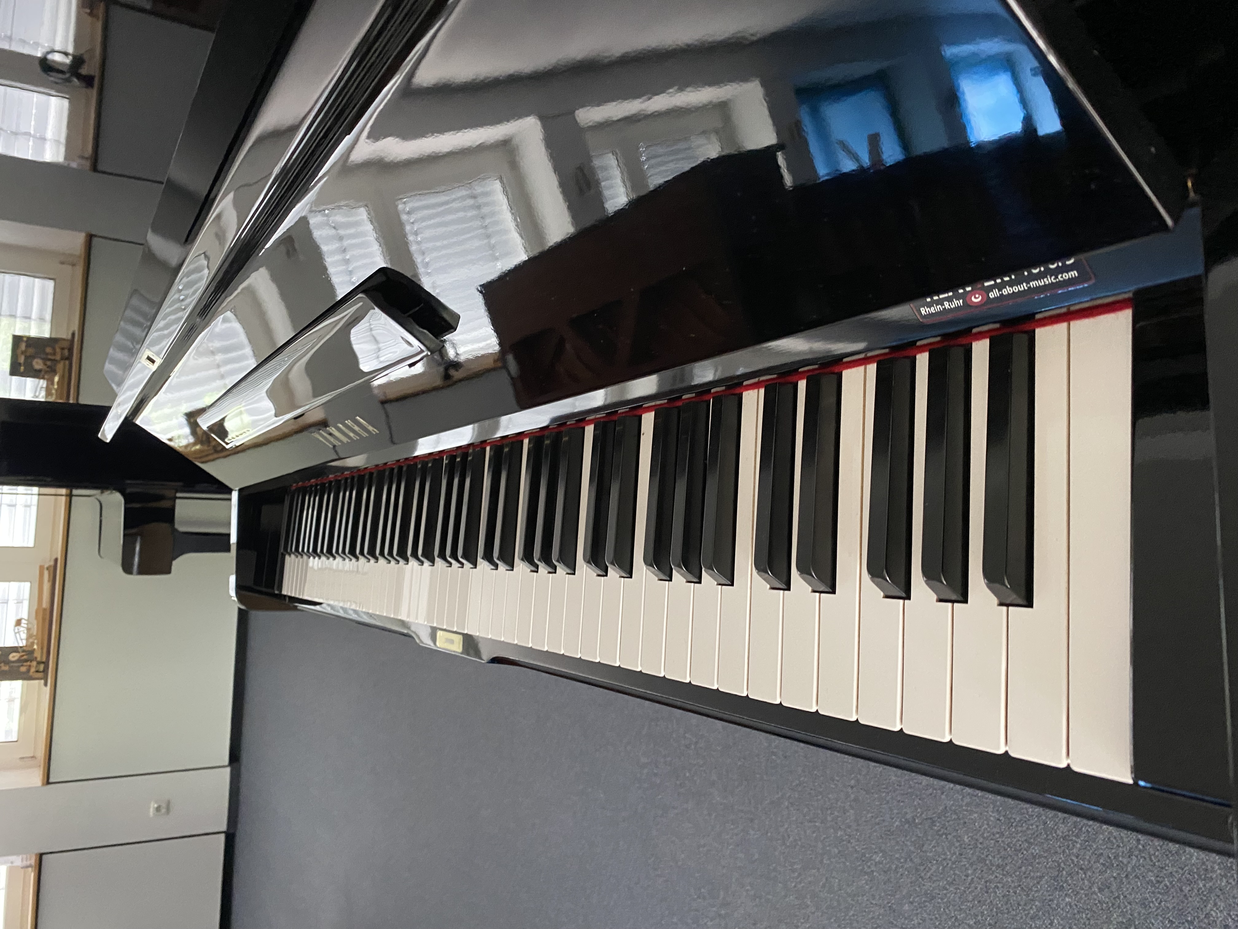 Yamaha U1 H Klavier