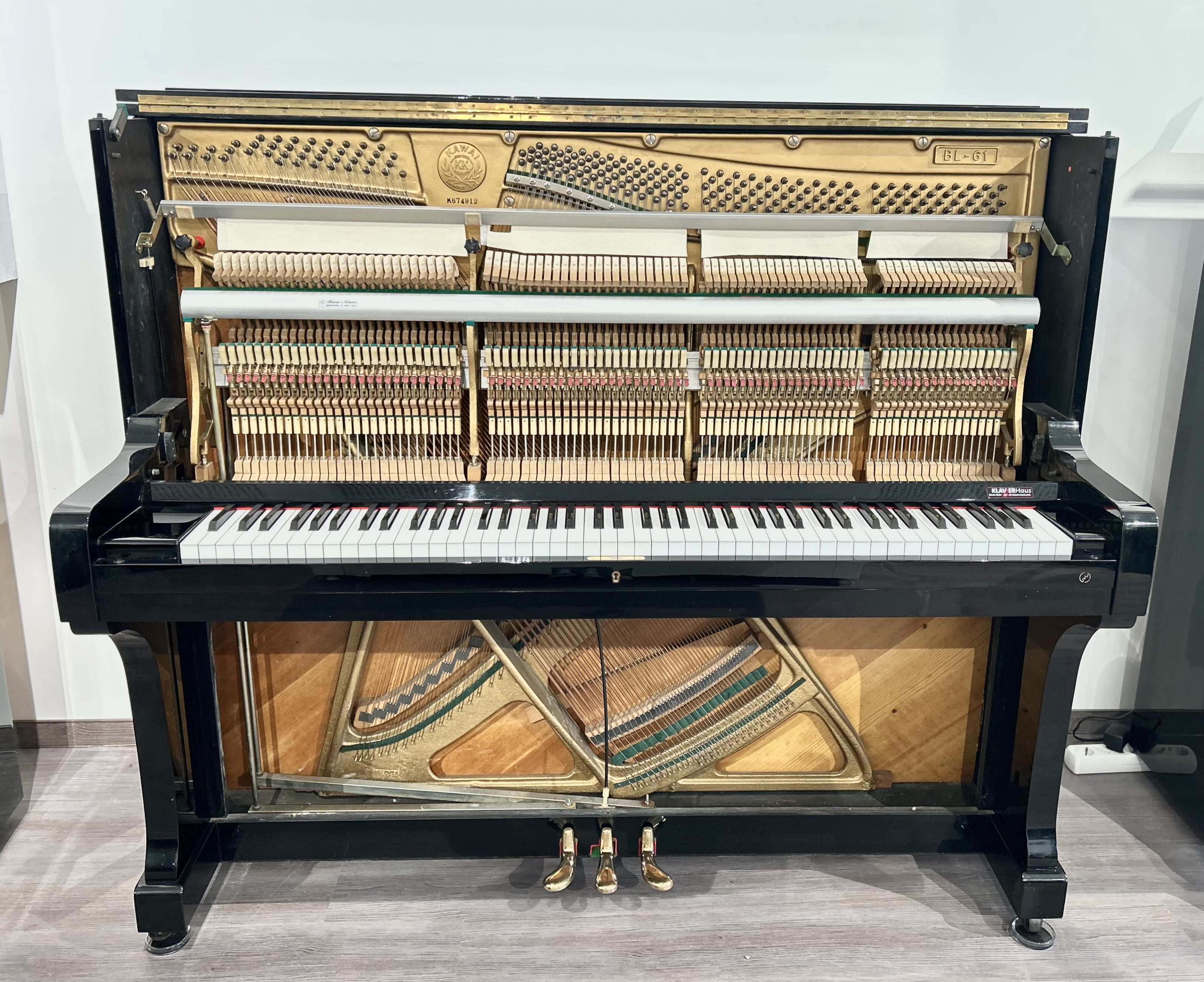 KAWAI BL-61 Klavier