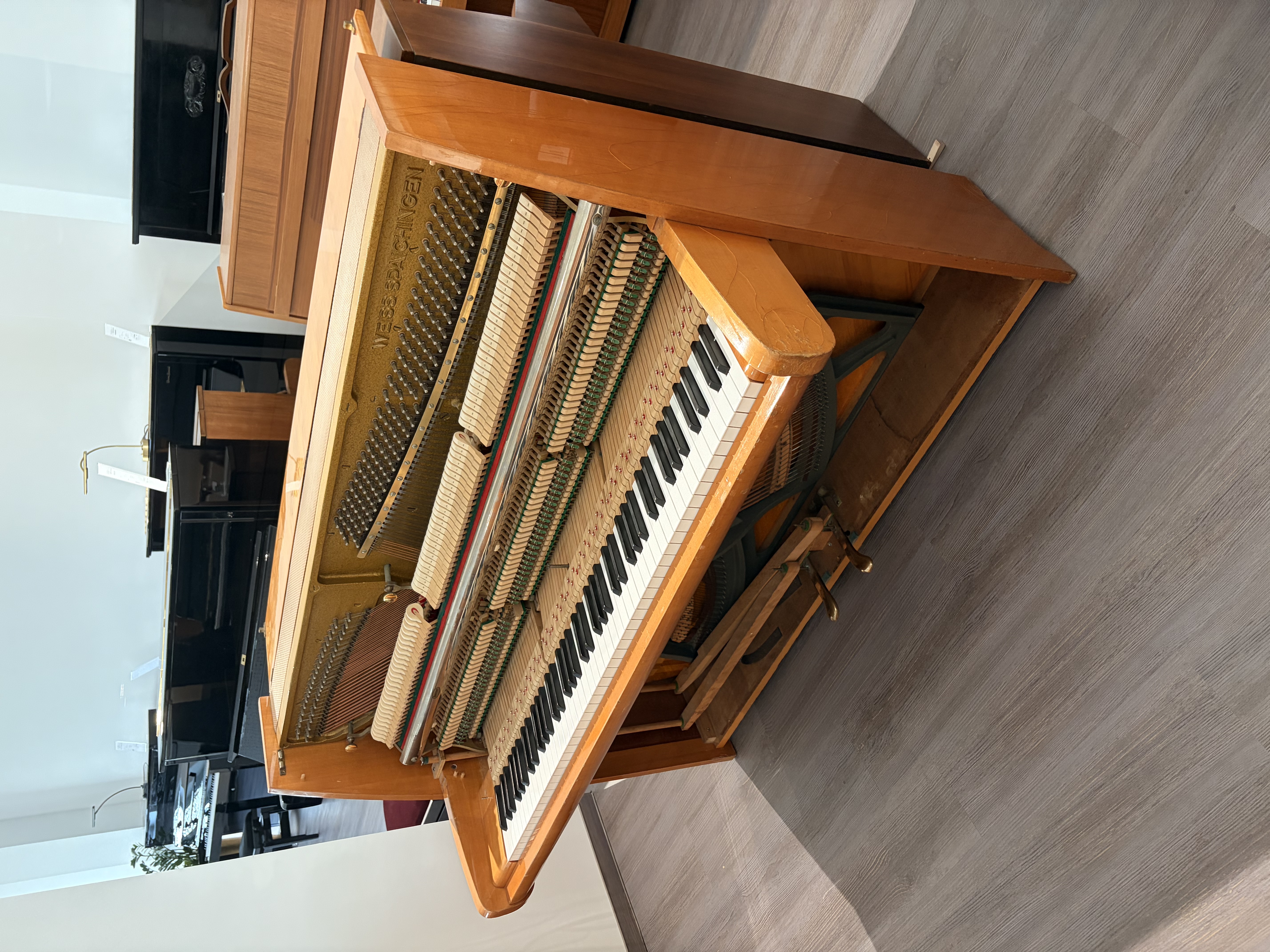 Weiss M110 Klavier