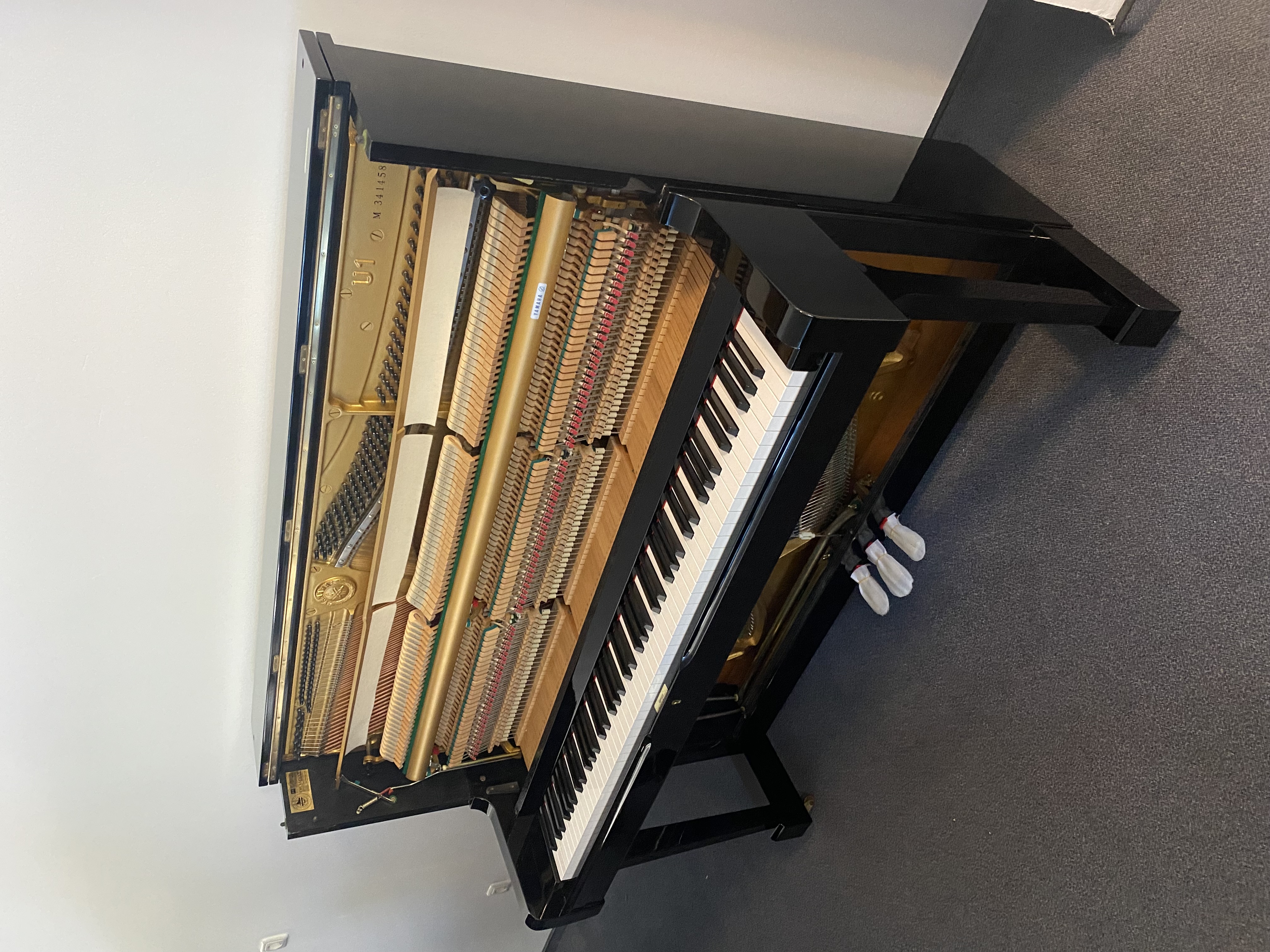 Yamaha U1M Klavier