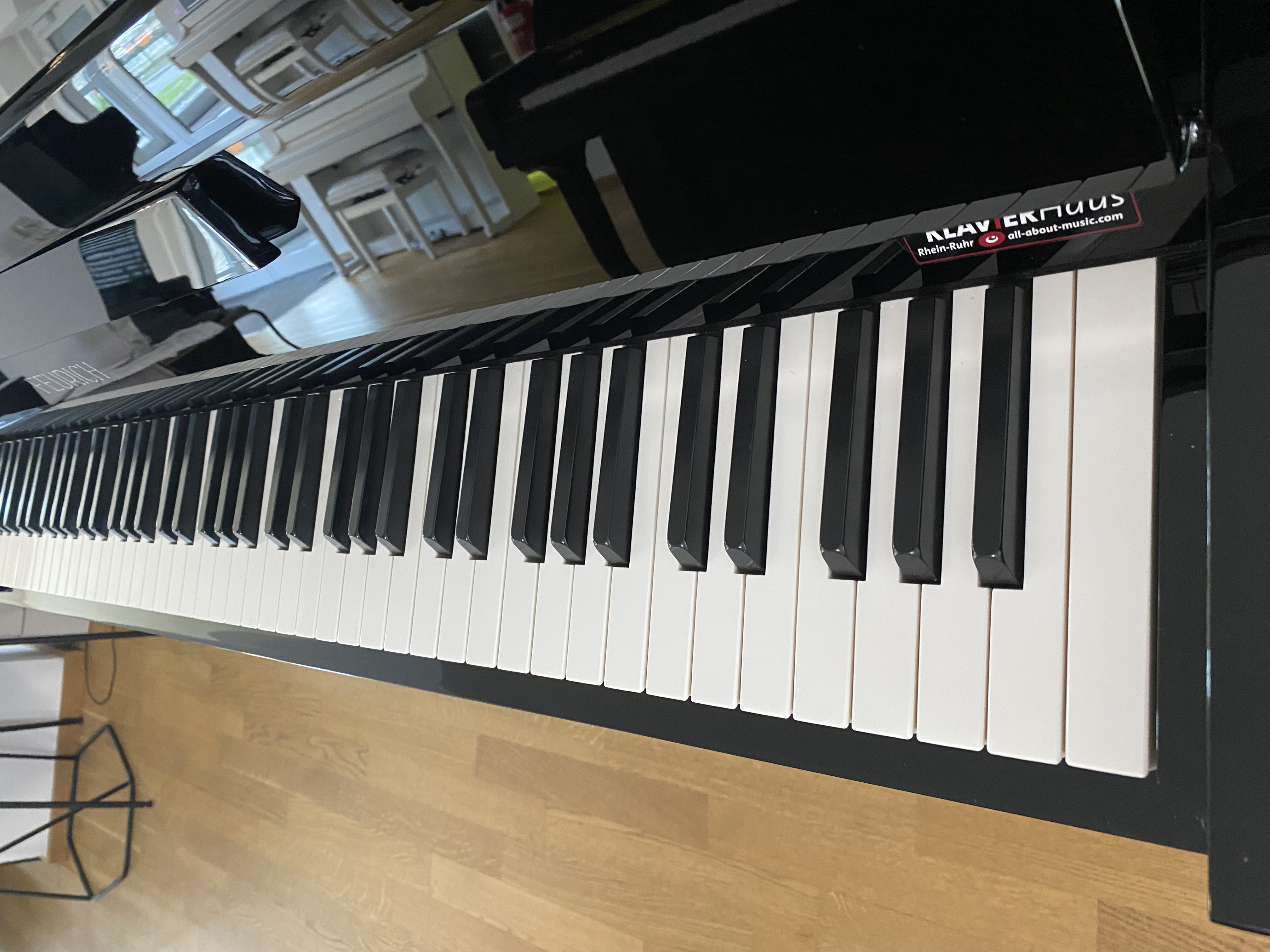 Feurich 115 Premiere Klavier