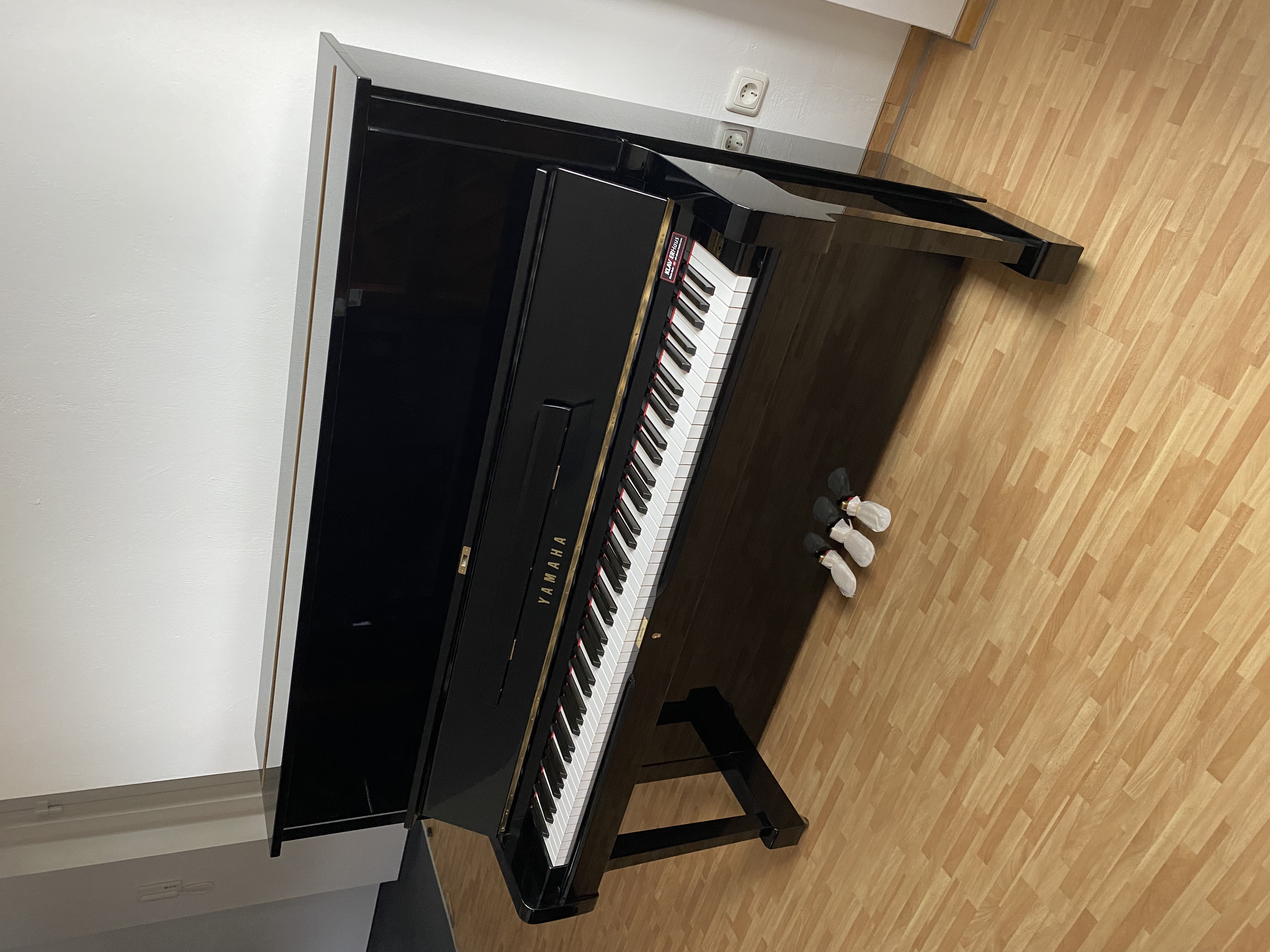 Yamaha U1 H Klavier