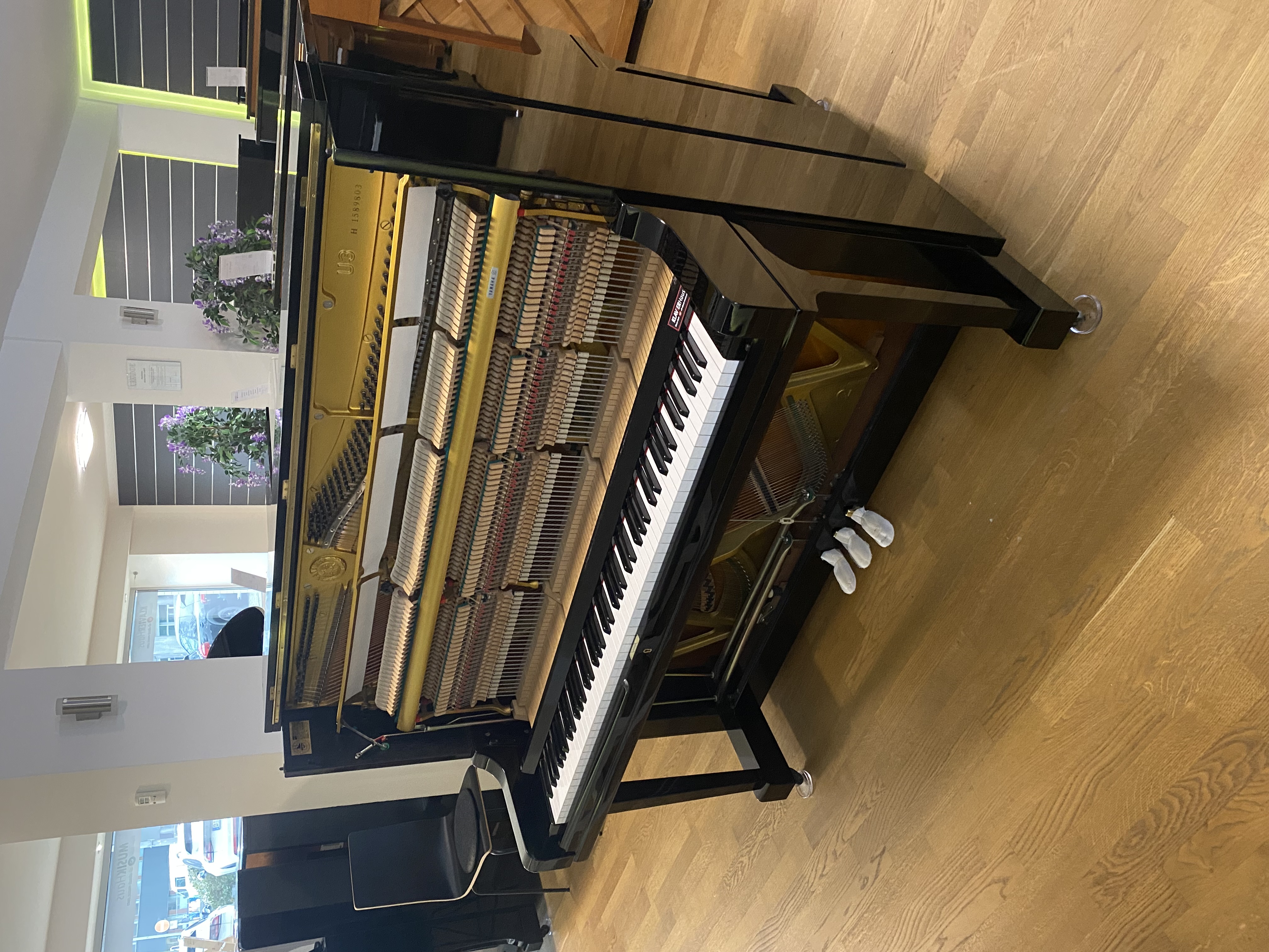 Yamaha U3H Klavier