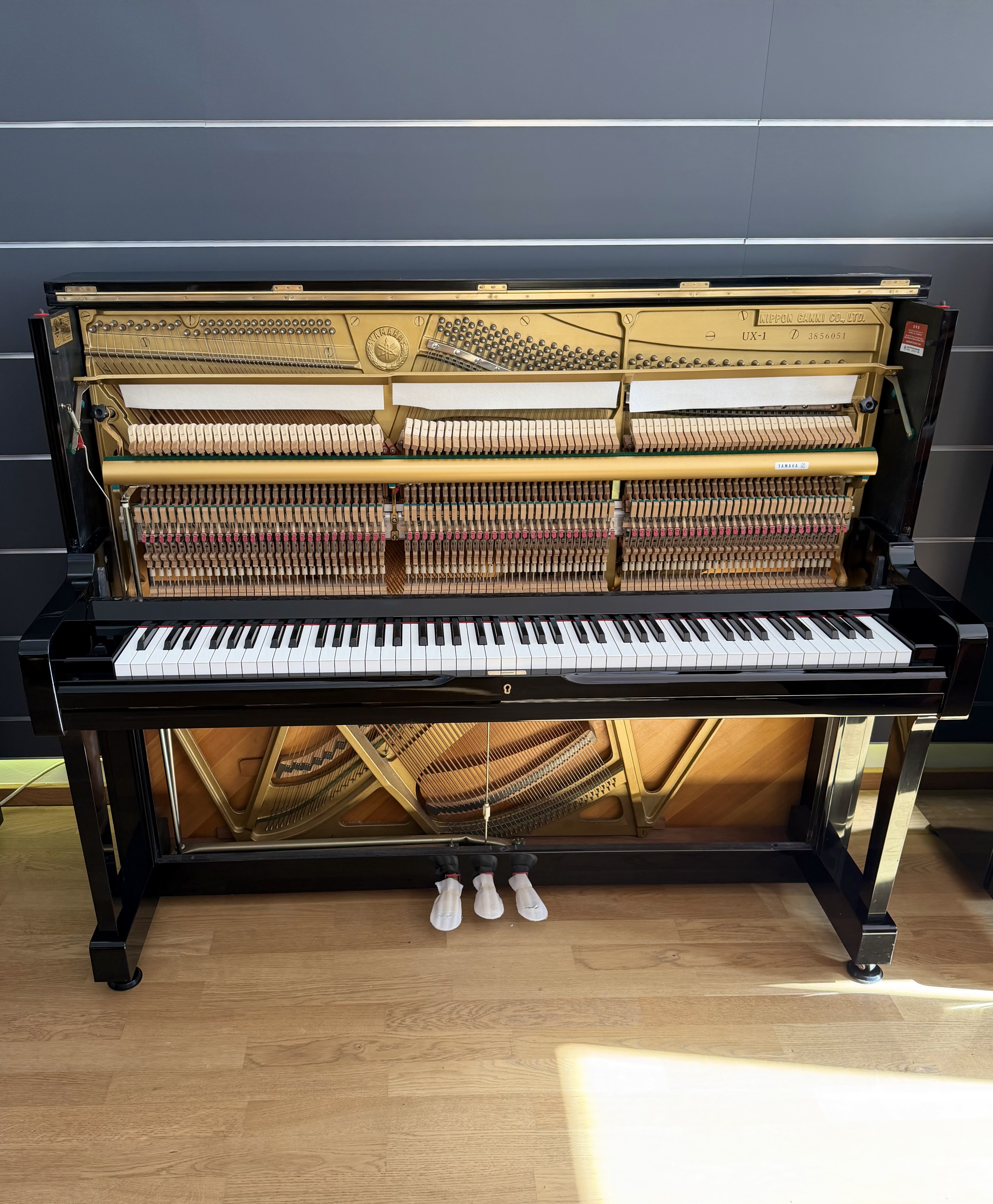 Yamaha UX1 Klavier
