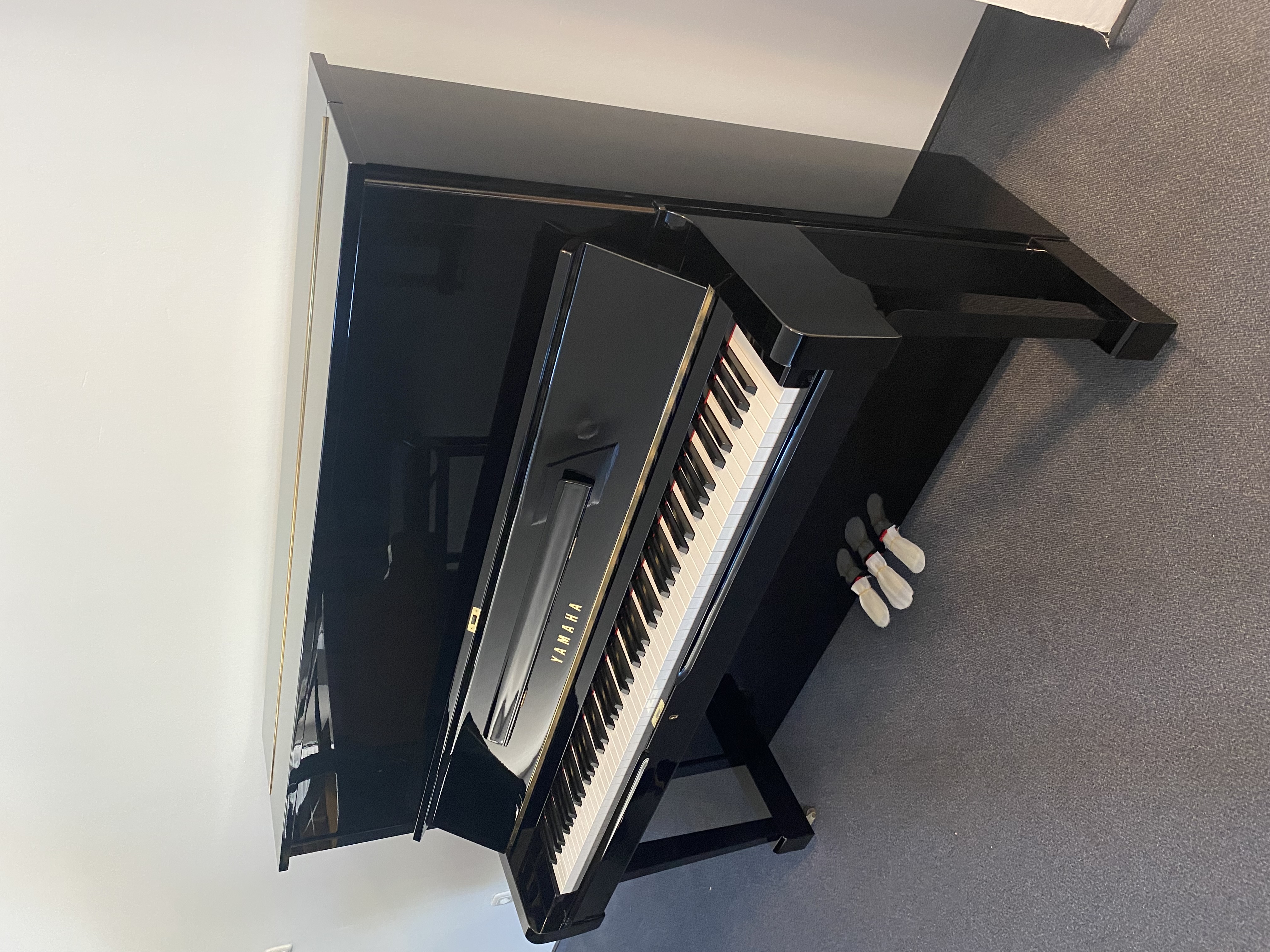Yamaha U1M Klavier