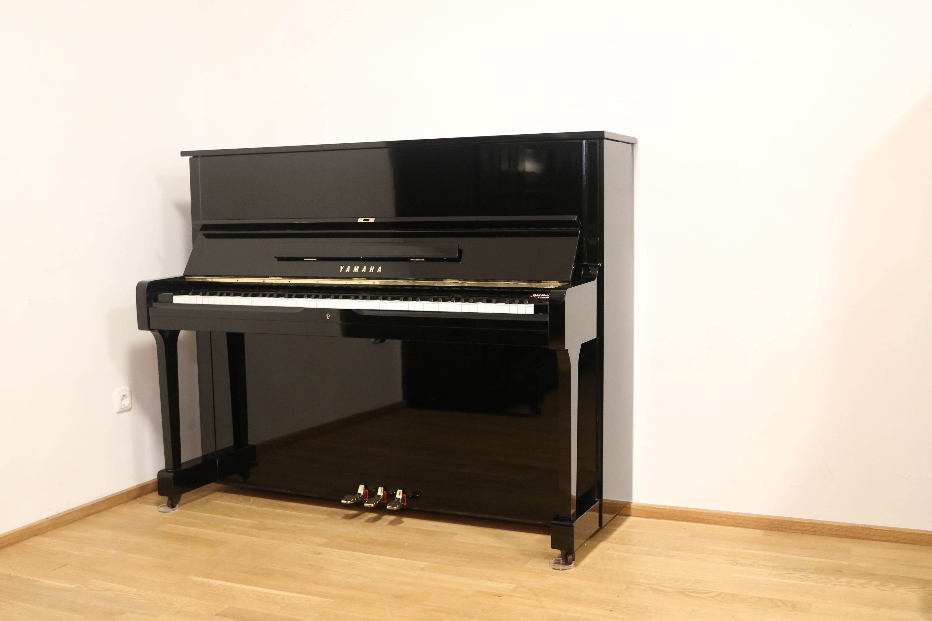 Yamaha U1G Klavier