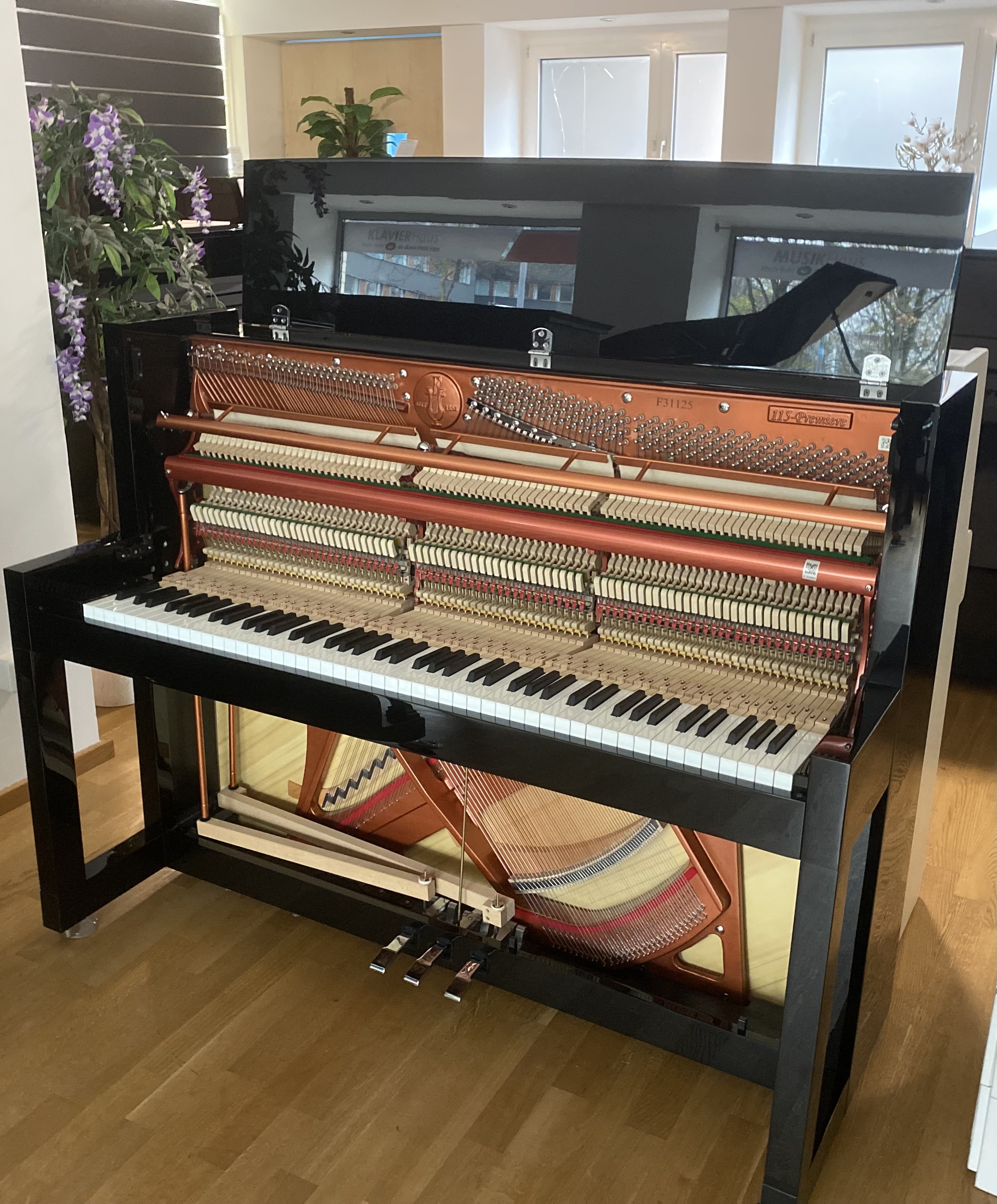 Feurich 115 Premiere Klavier