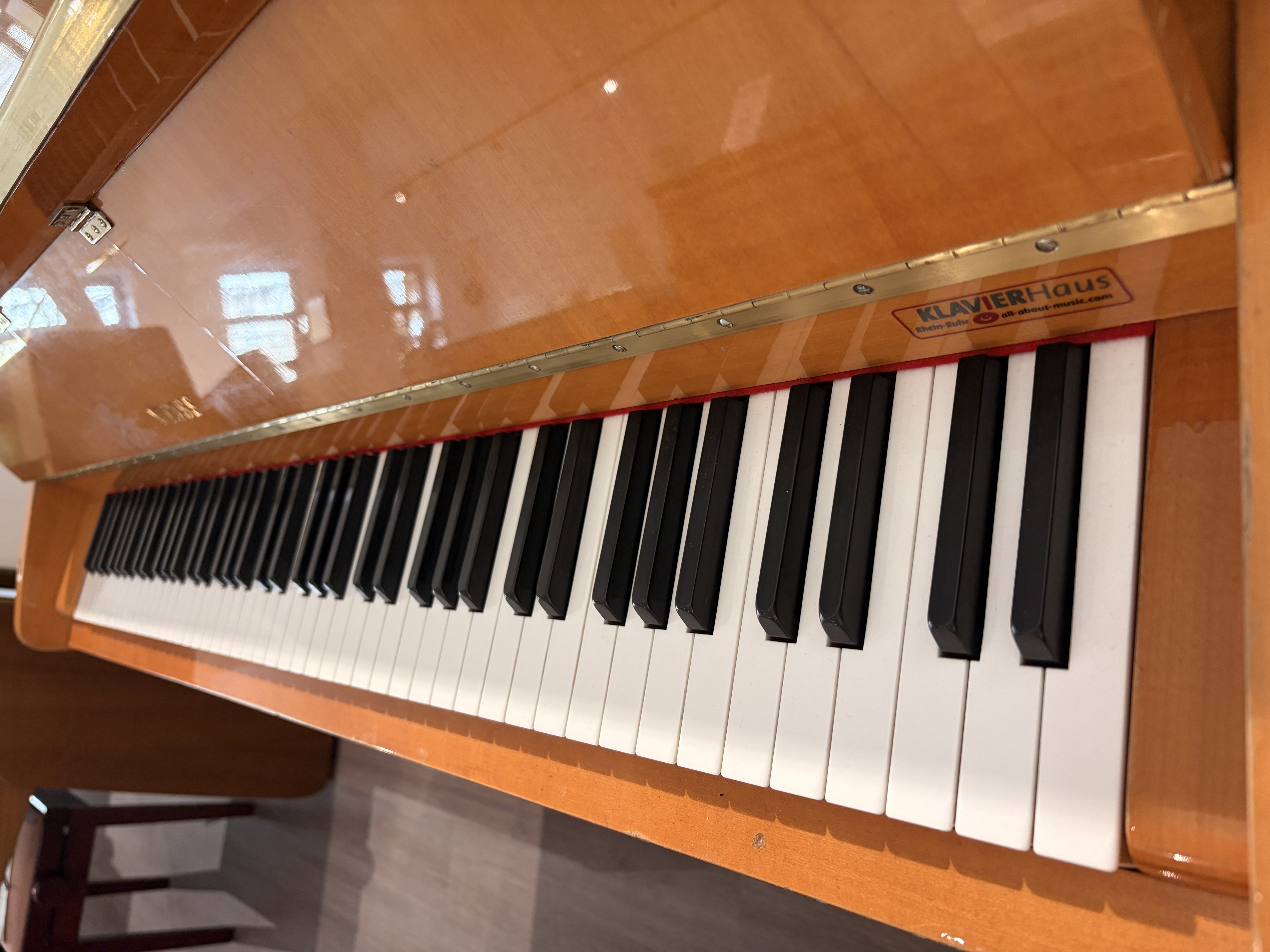 Weiss M110 Klavier