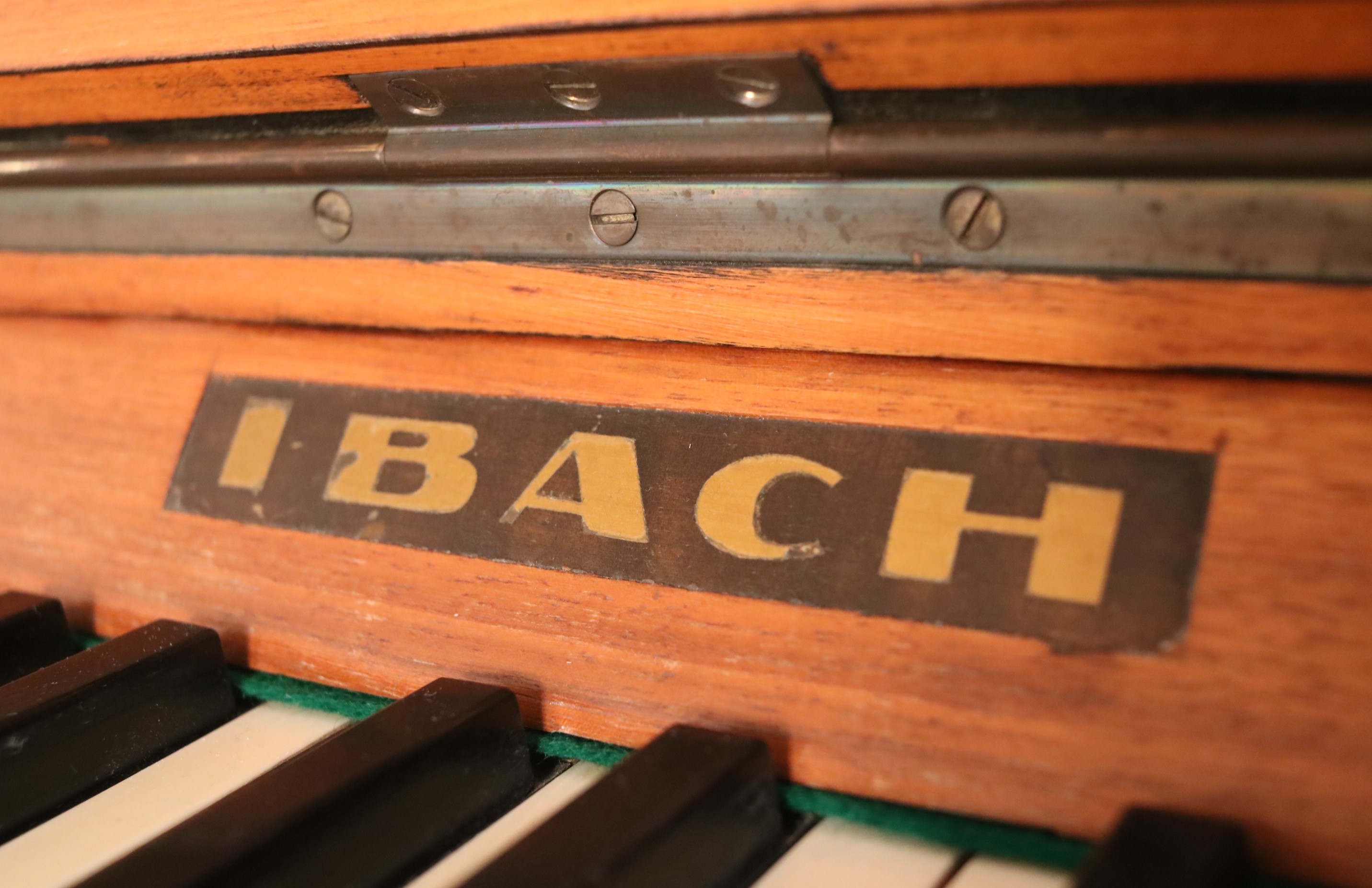 Ibach Klavier