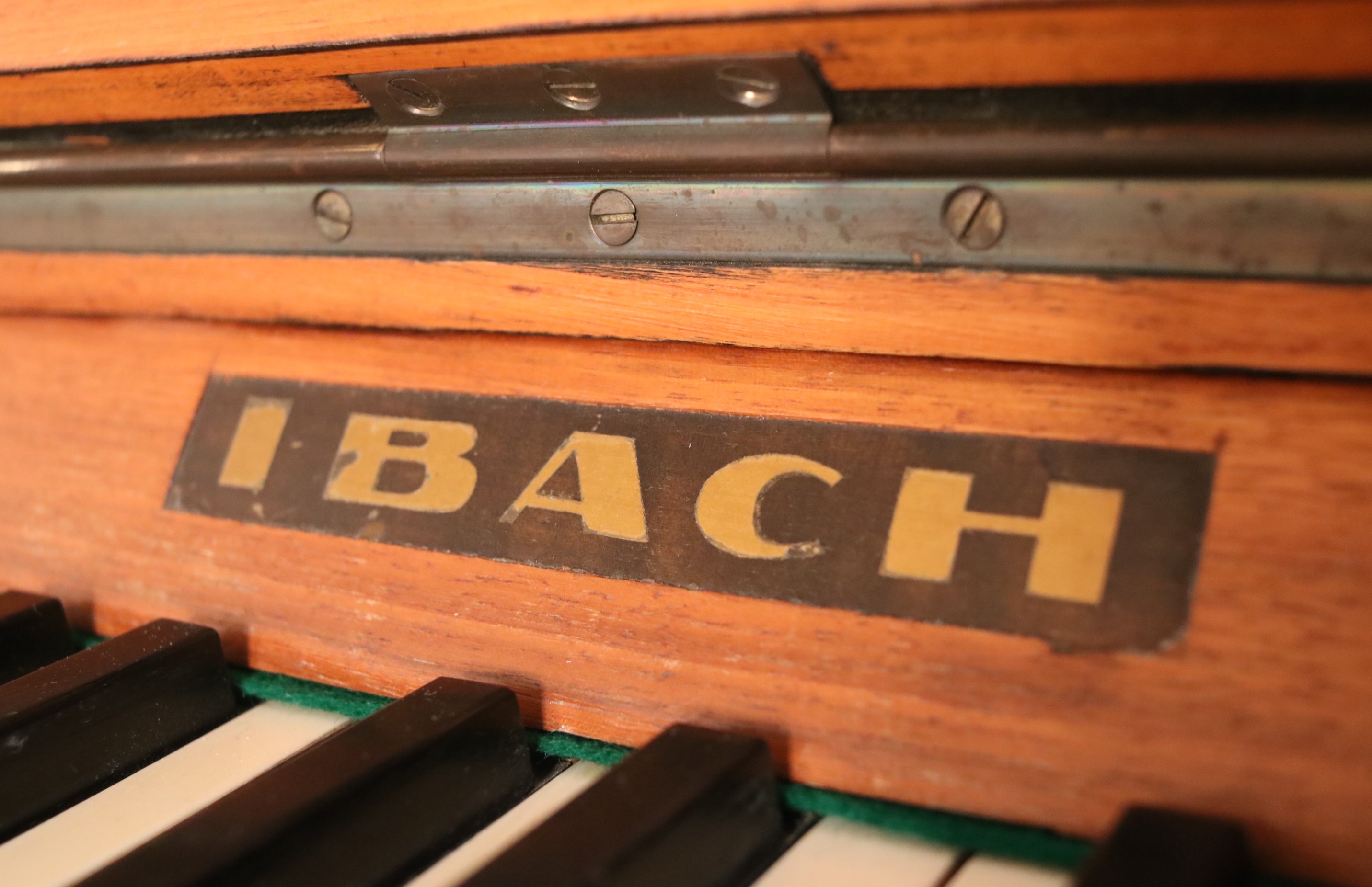 Ibach Klavier