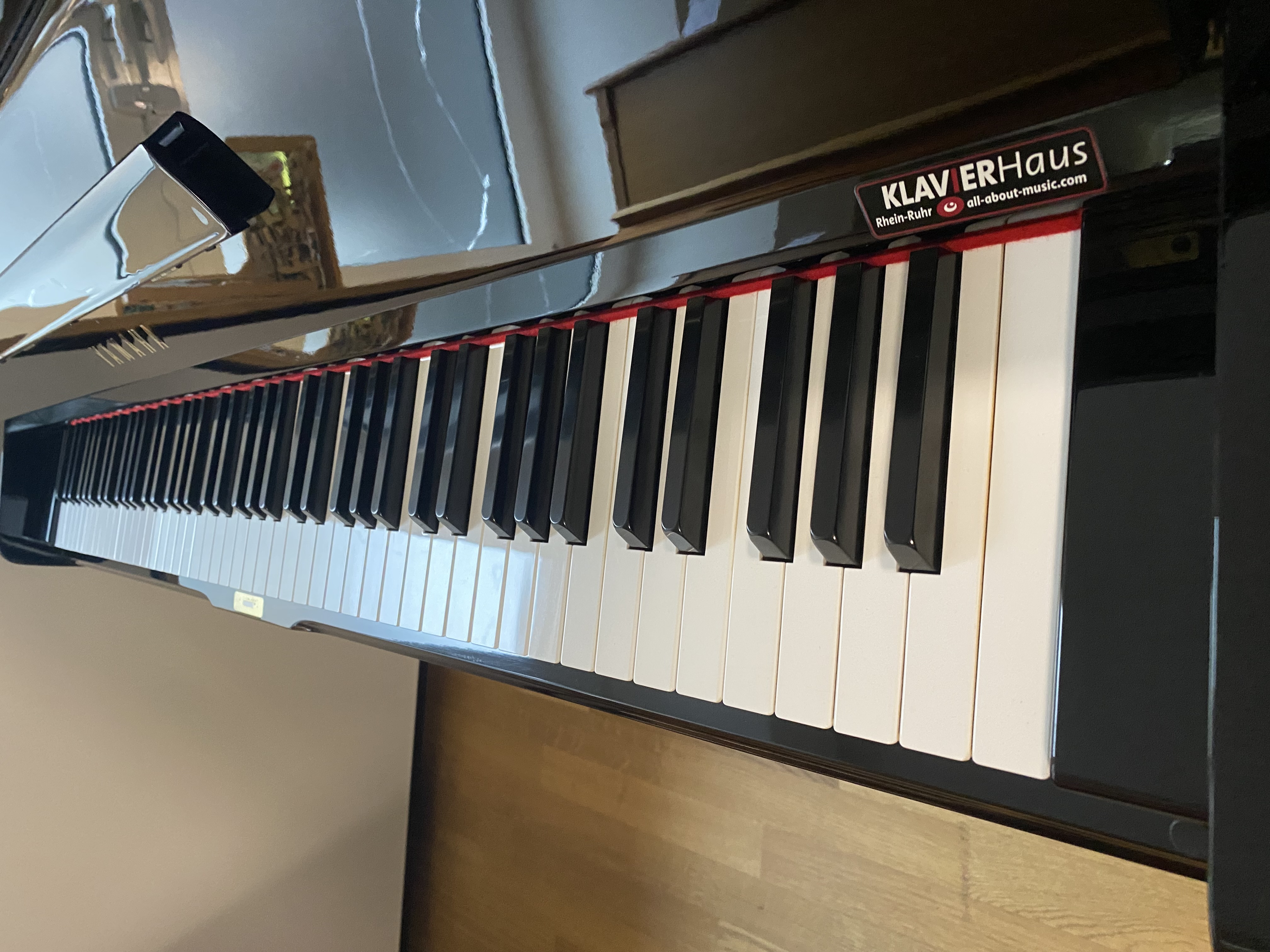 Yamaha U1M Klavier