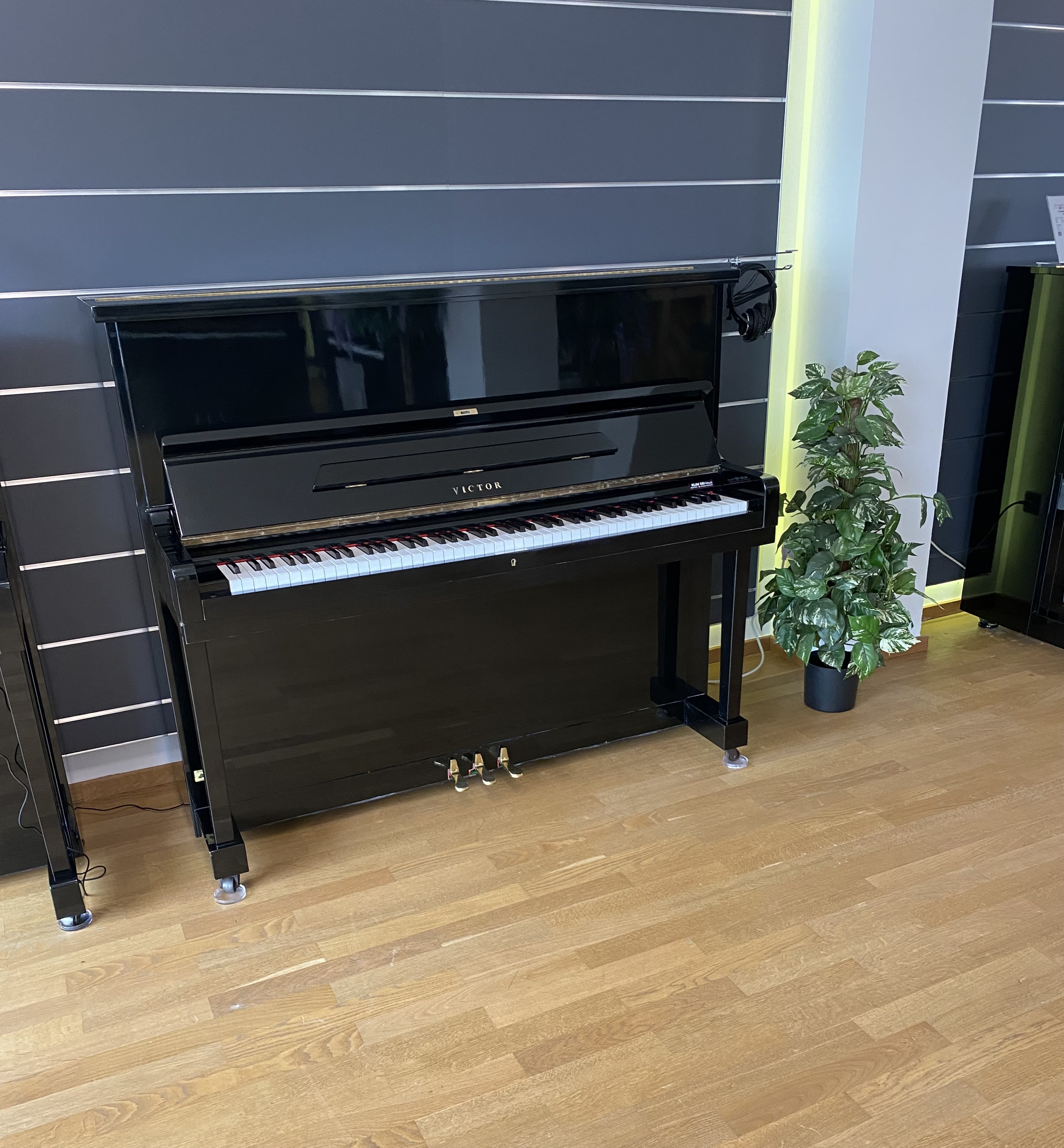 Victor V-51 Klavier