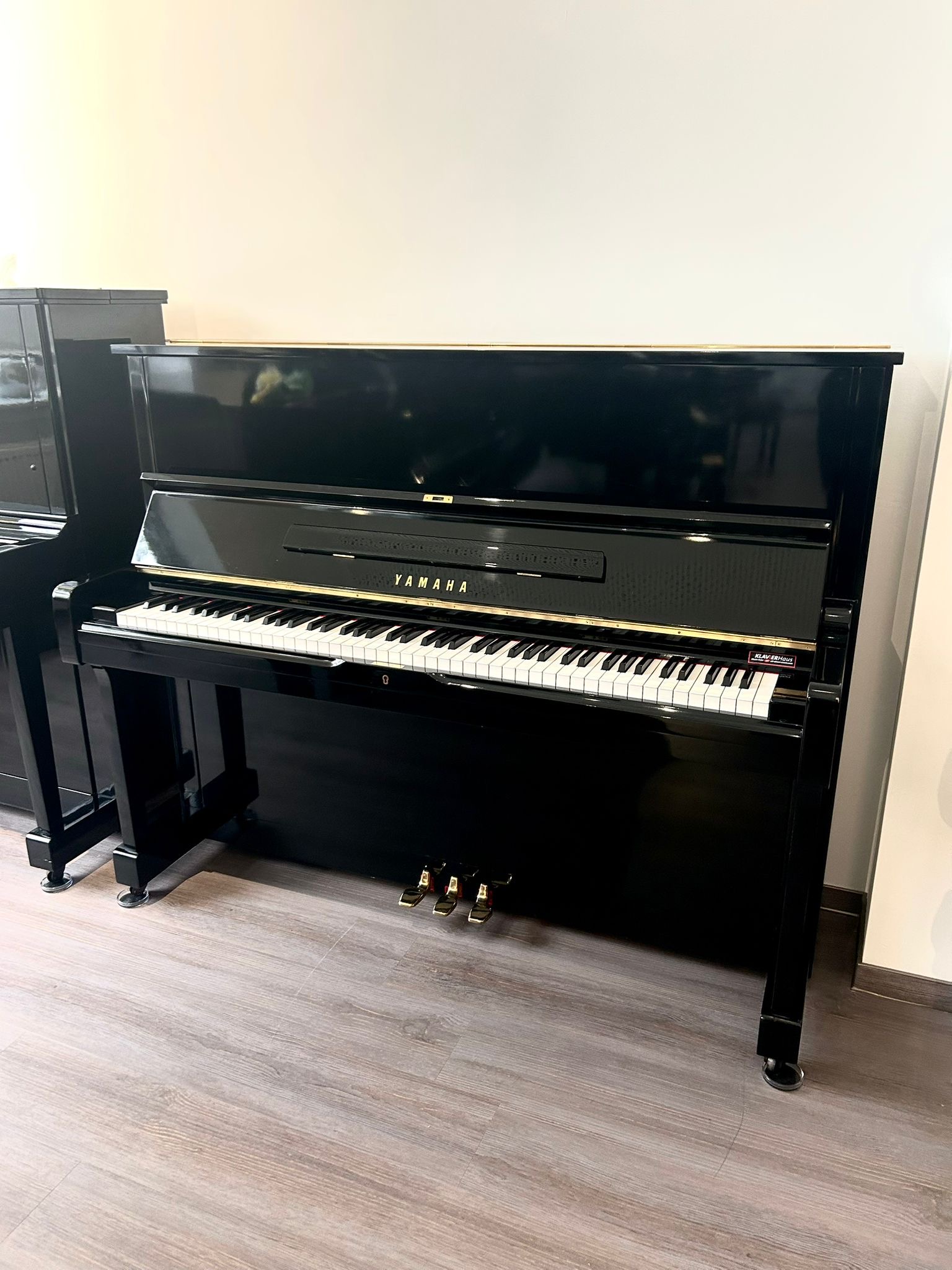 Yamaha U1 H Klavier