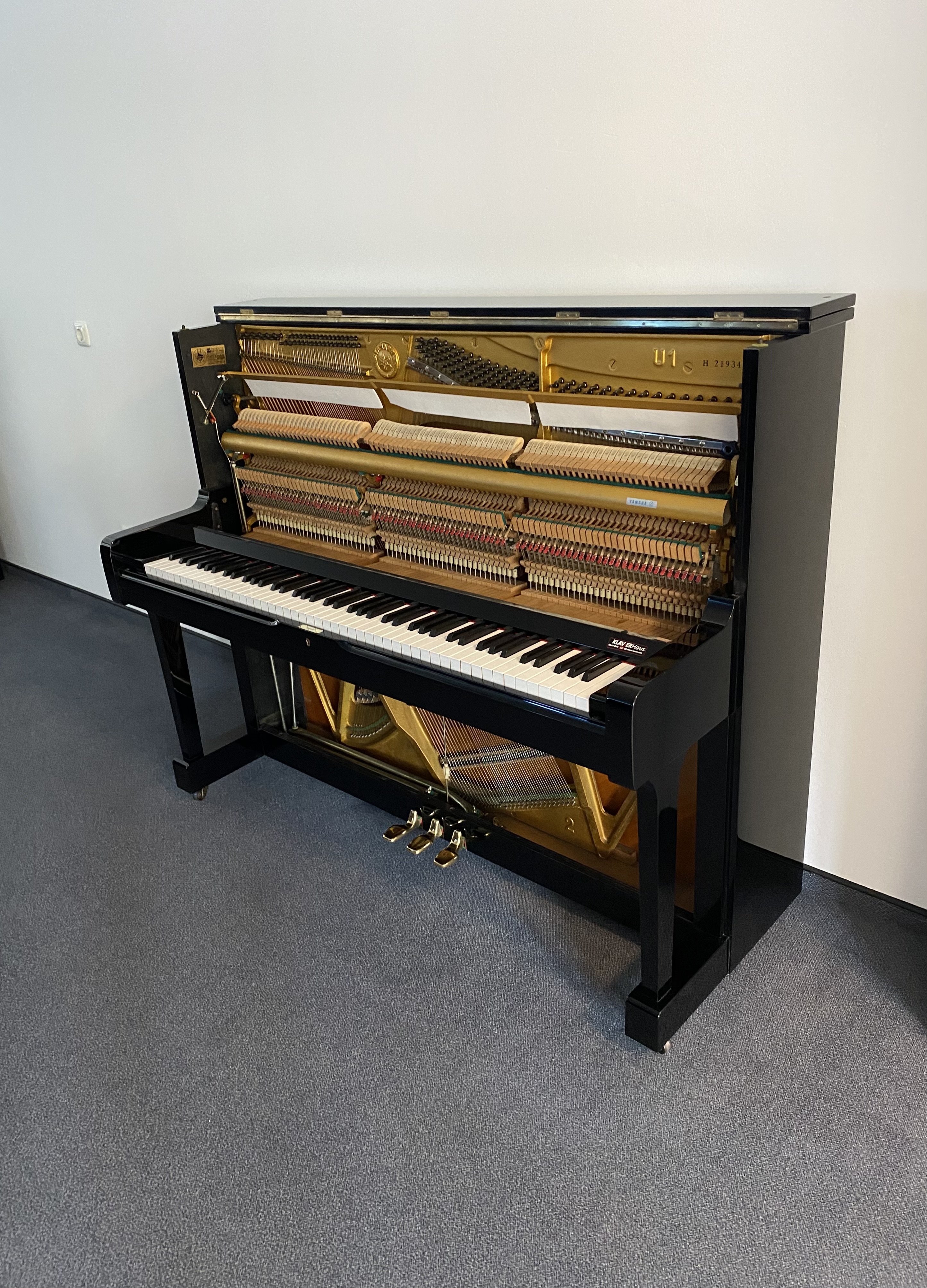 Yamaha U1 H Klavier