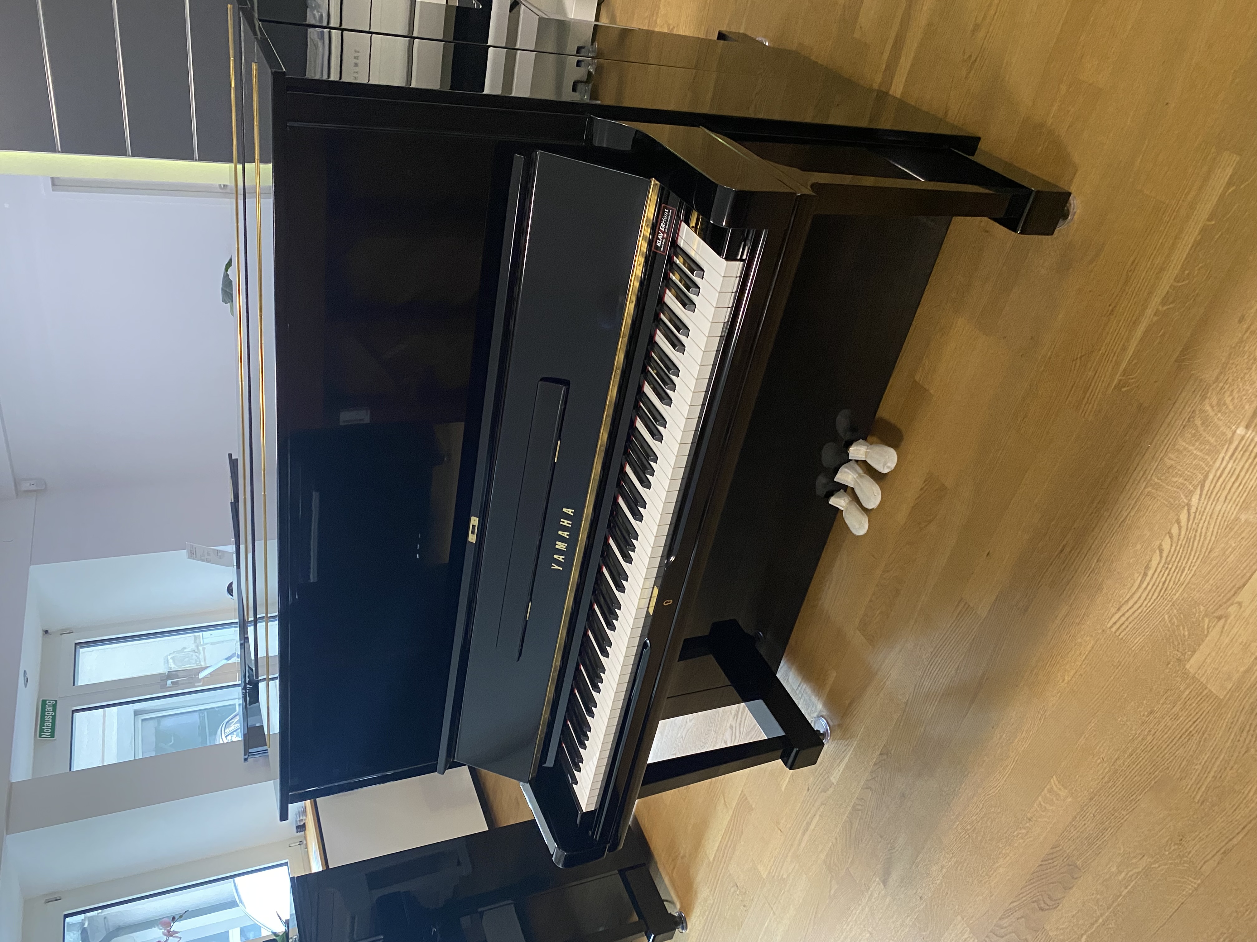 Yamaha U3H Klavier