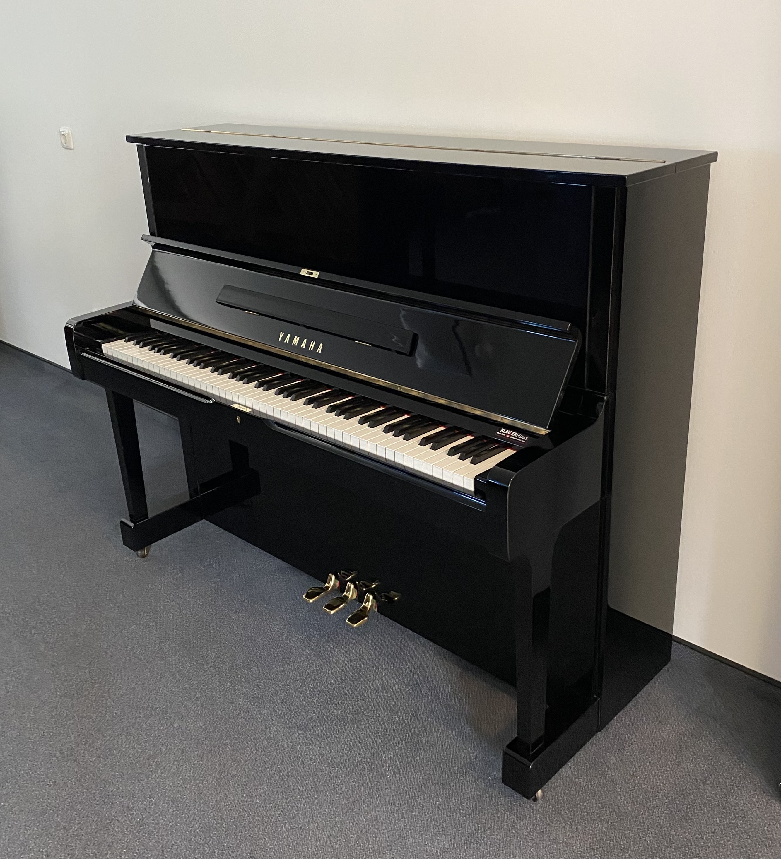 Yamaha U1 H Klavier